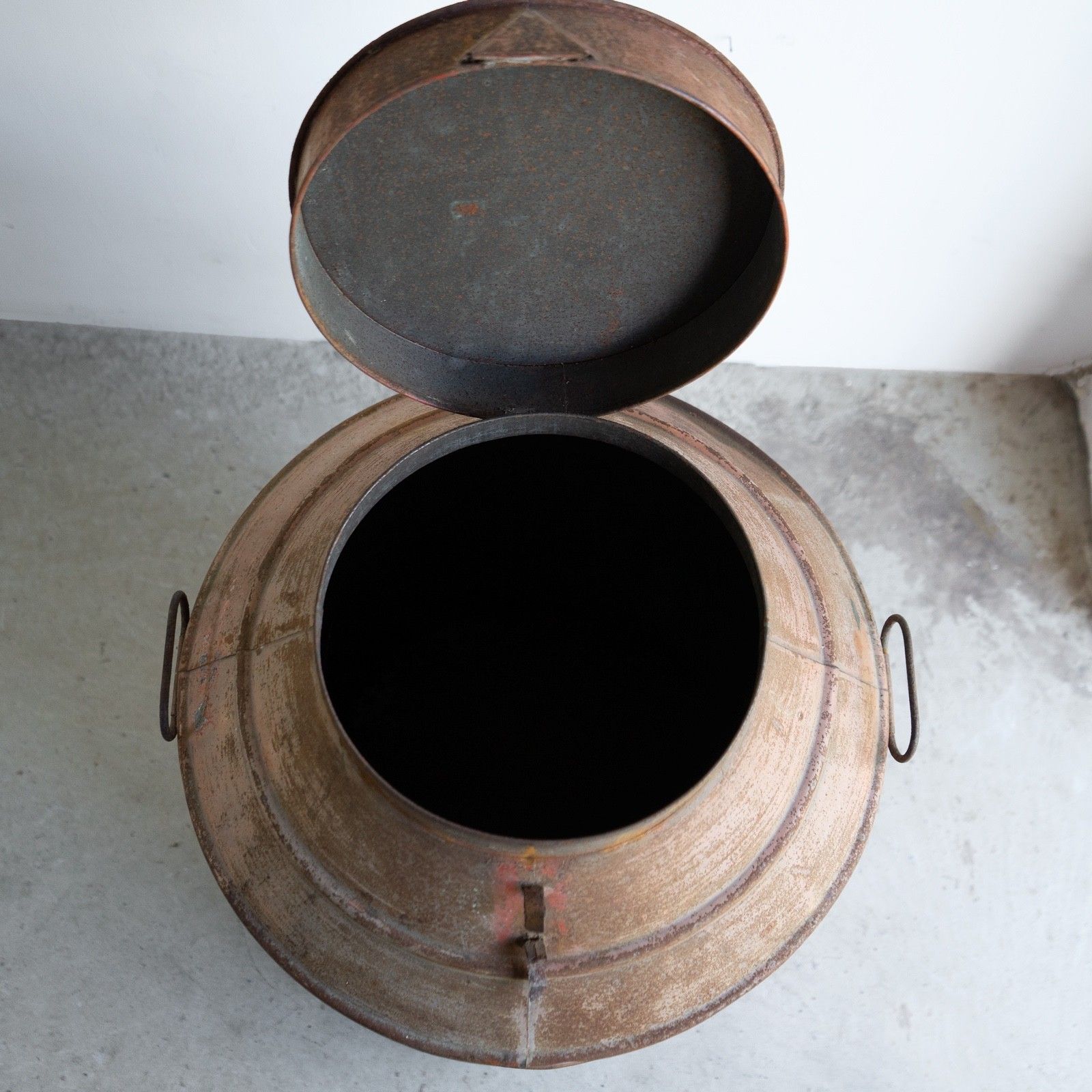 photo vintage Very Large Antique Toleware Tea/Coffee Canister In Original Paint, Dutch, 20th C