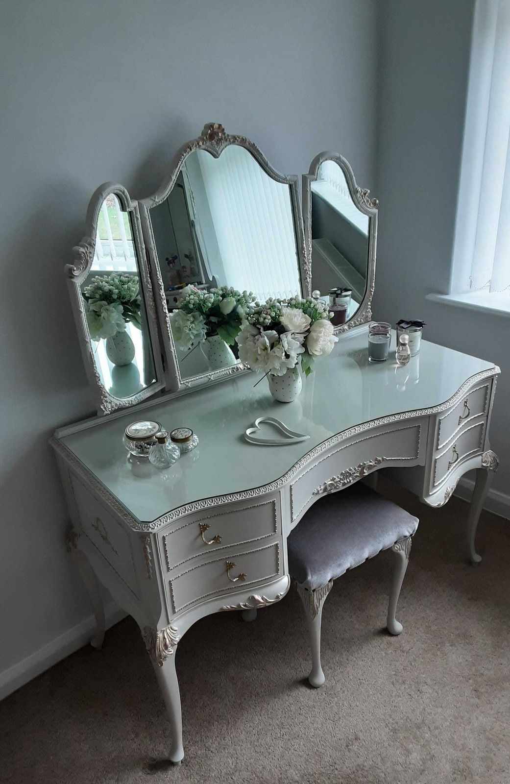 Olympus Louis Style Antoinette Dressing Table With Mirrors And Stool. photo Furniture