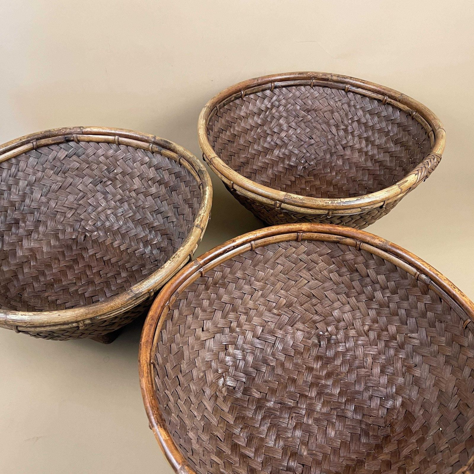 photo furniture Set Of 3 Indonesian Bamboo Woven Display Bowls Basket Round Brown Bowl Table Display Decorative Brown Handmade Circular Fruit Boho