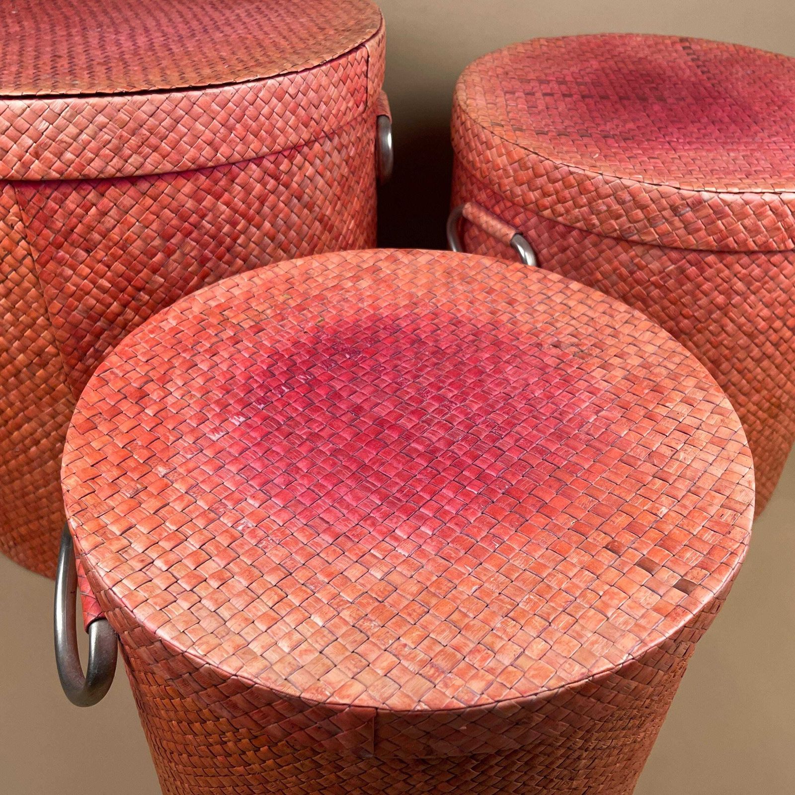 Set Of 3 Pink Vintage Round Baskets Woven Wicker Cylinder Storage Farmhouse Cottage Decor Laundry Cane Wood Lidded Lid Silver Handles Toys photo vinterior