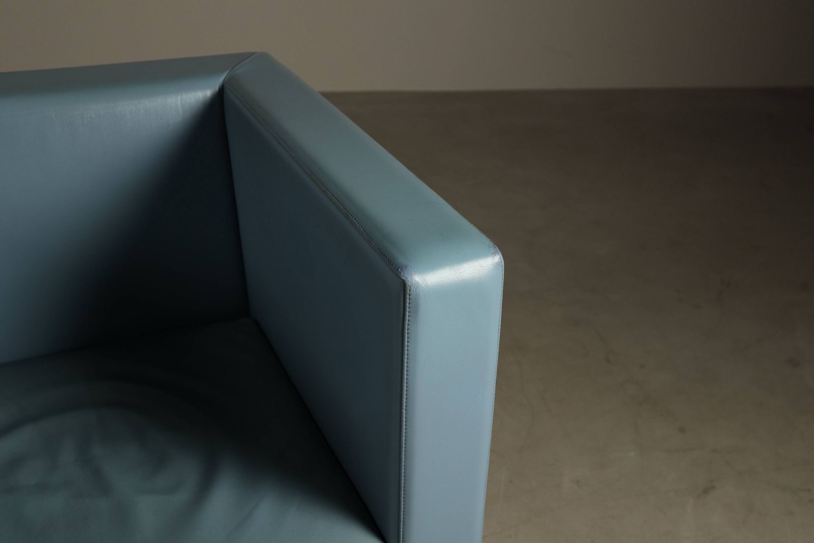 photo buy Pair Of “Moji” Armchairs By Shigeru Uchida For Poltrona Frau