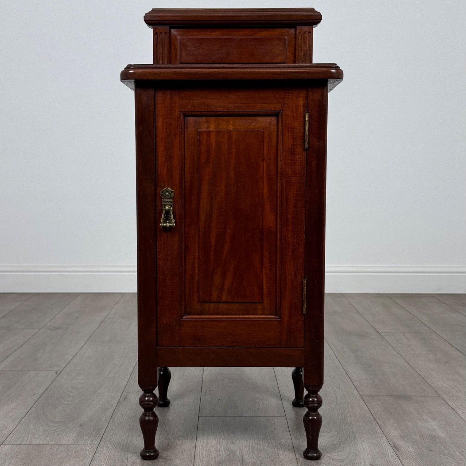 Antique 19th Century Good Quality Pot Cupboard In Mahogany