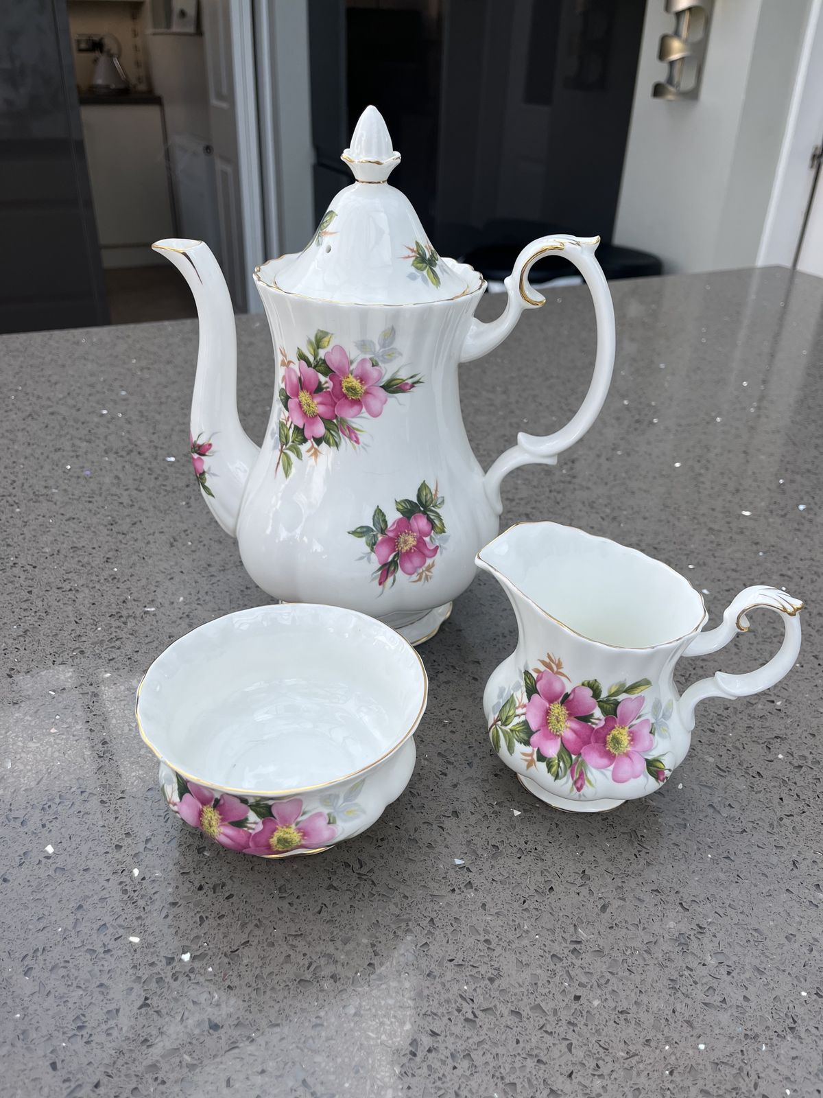 Royal Albert Prairie Rose Collection Of Teacups, Saucers, Lunch/Salad Plates, Sugar Bowl, Cream Jug And Coffee Pot, Made In 1962 photo 199.0