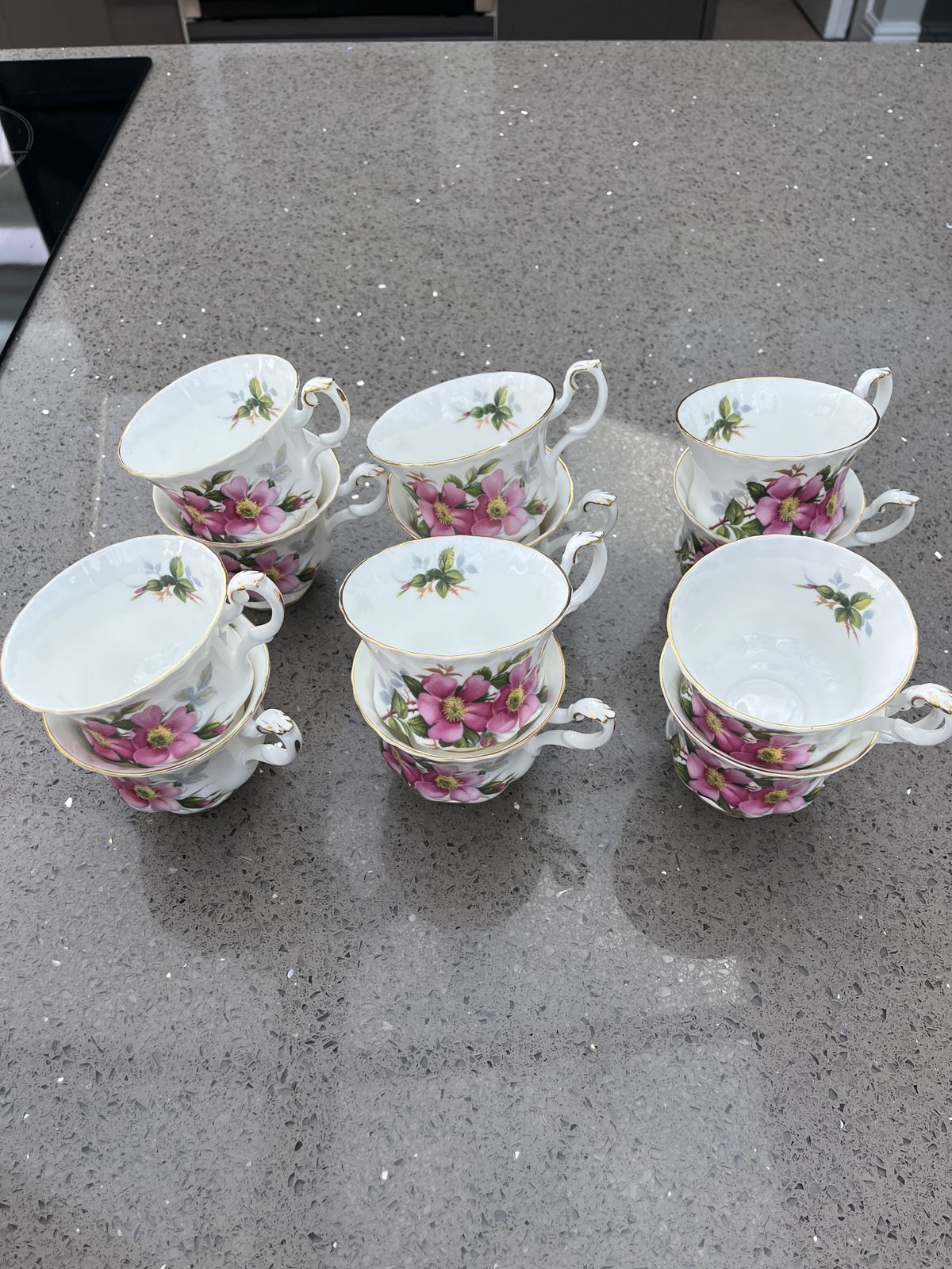 Royal Albert Prairie Rose Collection Of Teacups, Saucers, Lunch/Salad Plates, Sugar Bowl, Cream Jug And Coffee Pot, Made In 1962 photo vinterior