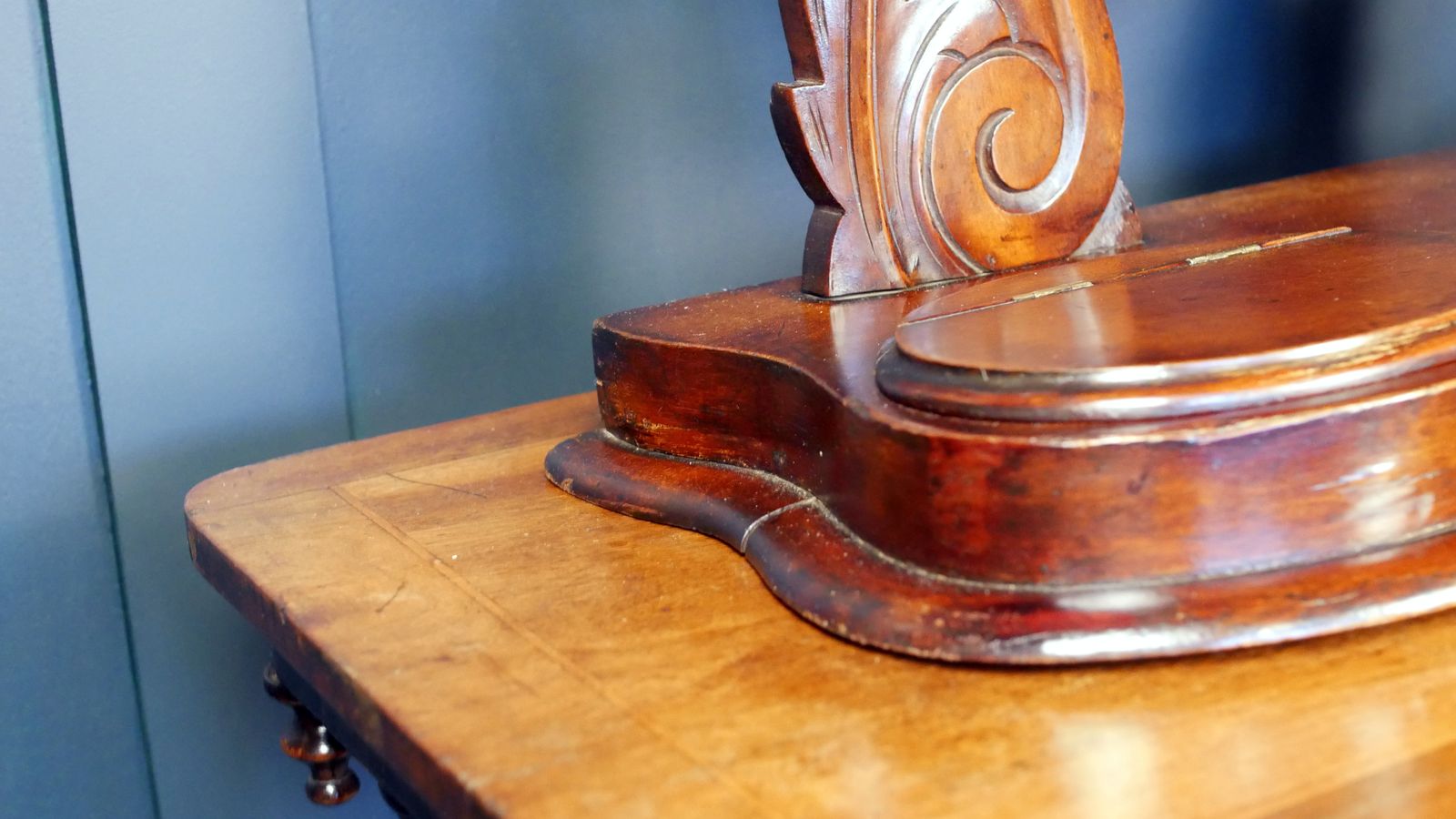 photo furniture Victorian Oval Dress Mirror, 1800s