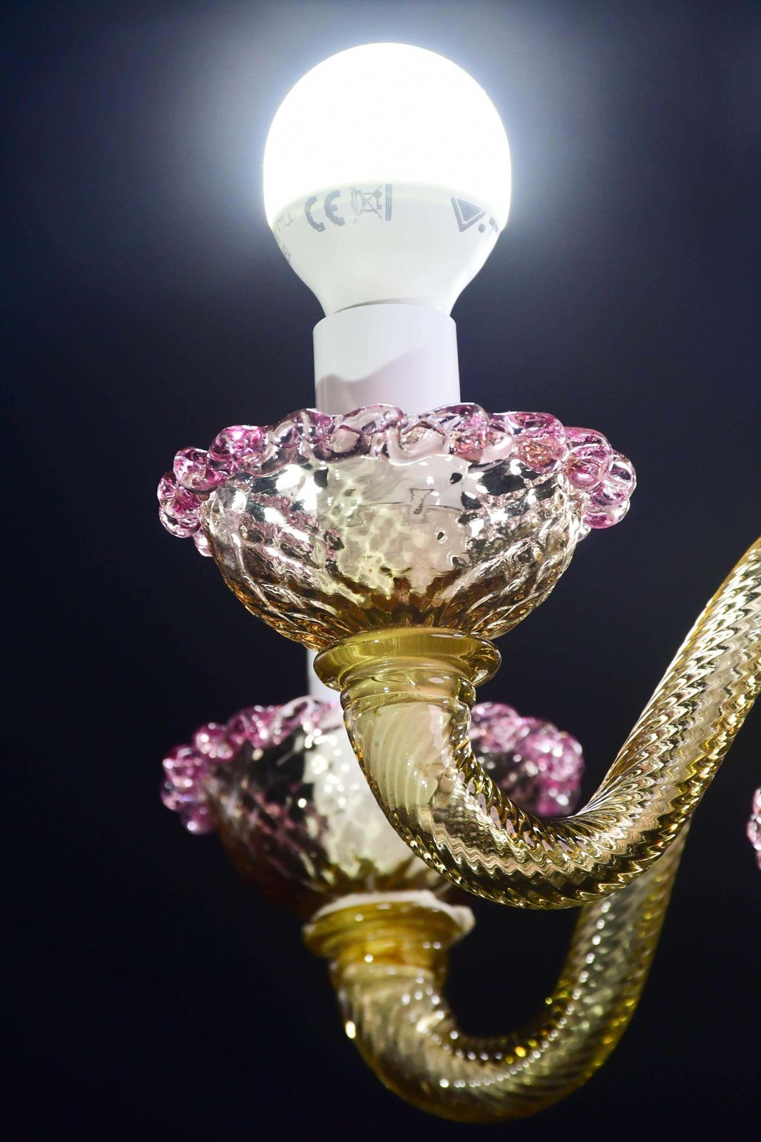 photo vinterior Pretty Venetian Chandelier, Pink And Gold Glass, 1950s