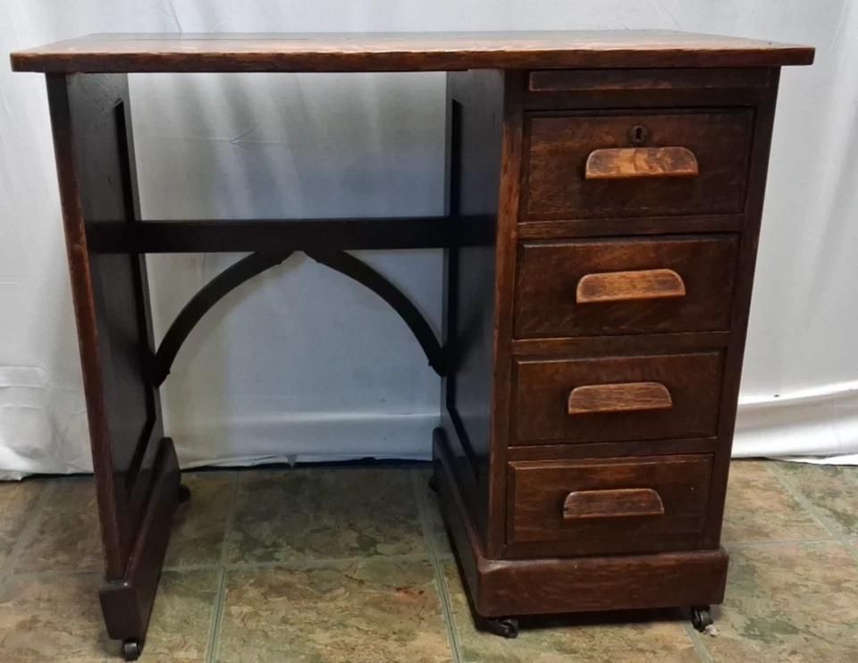 Antique Oak Childs Writing Desk With Knee Hole On Casters Lots Of Patina photo vinterior