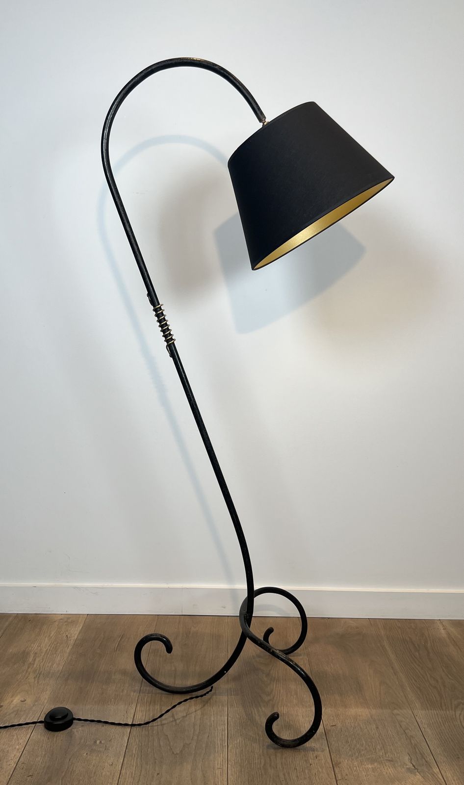 Designer Parquet Floor Lamp In Black Lacquered Metal And Brass In The Style Of Jean Royère photo for sale