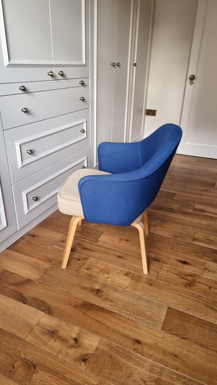 2015 Designer Eero Saarinen For Knoll Dining Arm Chairs With Wooden Legs, Excellent Condition! photo furniture
