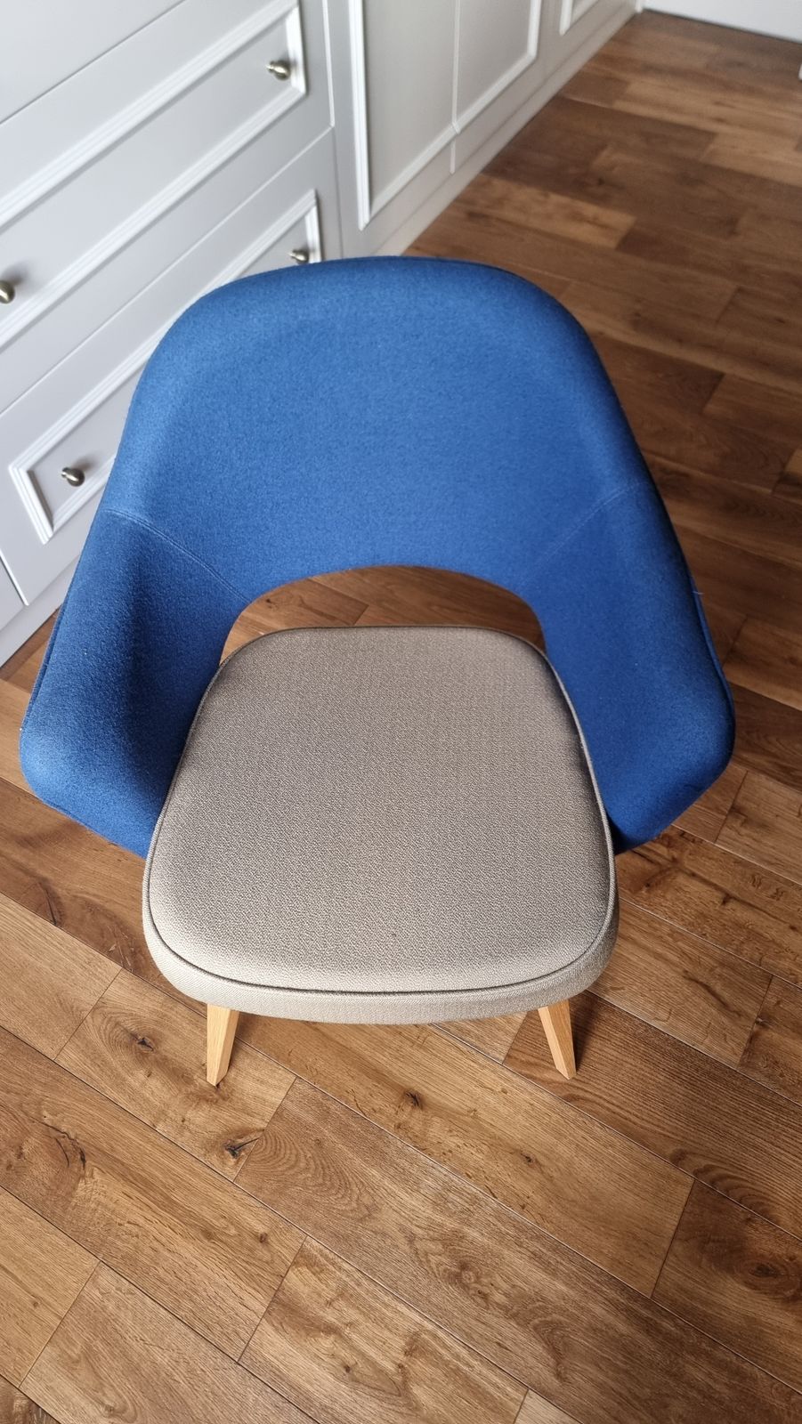 2015 Designer Eero Saarinen For Knoll Dining Arm Chairs With Wooden Legs, Excellent Condition! photo for sale