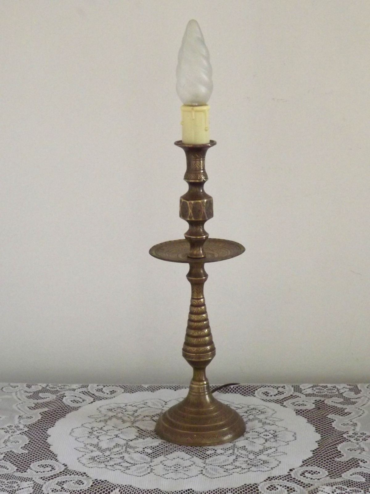 photo for sale Grand bougeoir marocain en laiton électrifié, milieu du XXe siècle