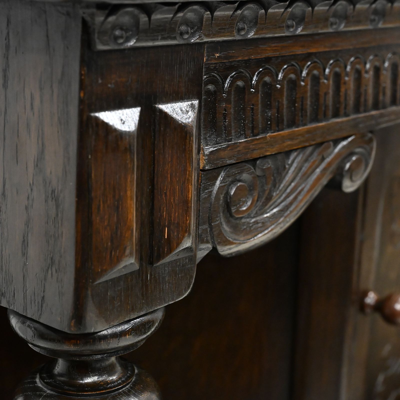photo buy Oak Court Buffett Sideboard 1920s By Skull (Ercol) Free Uk Delivery.