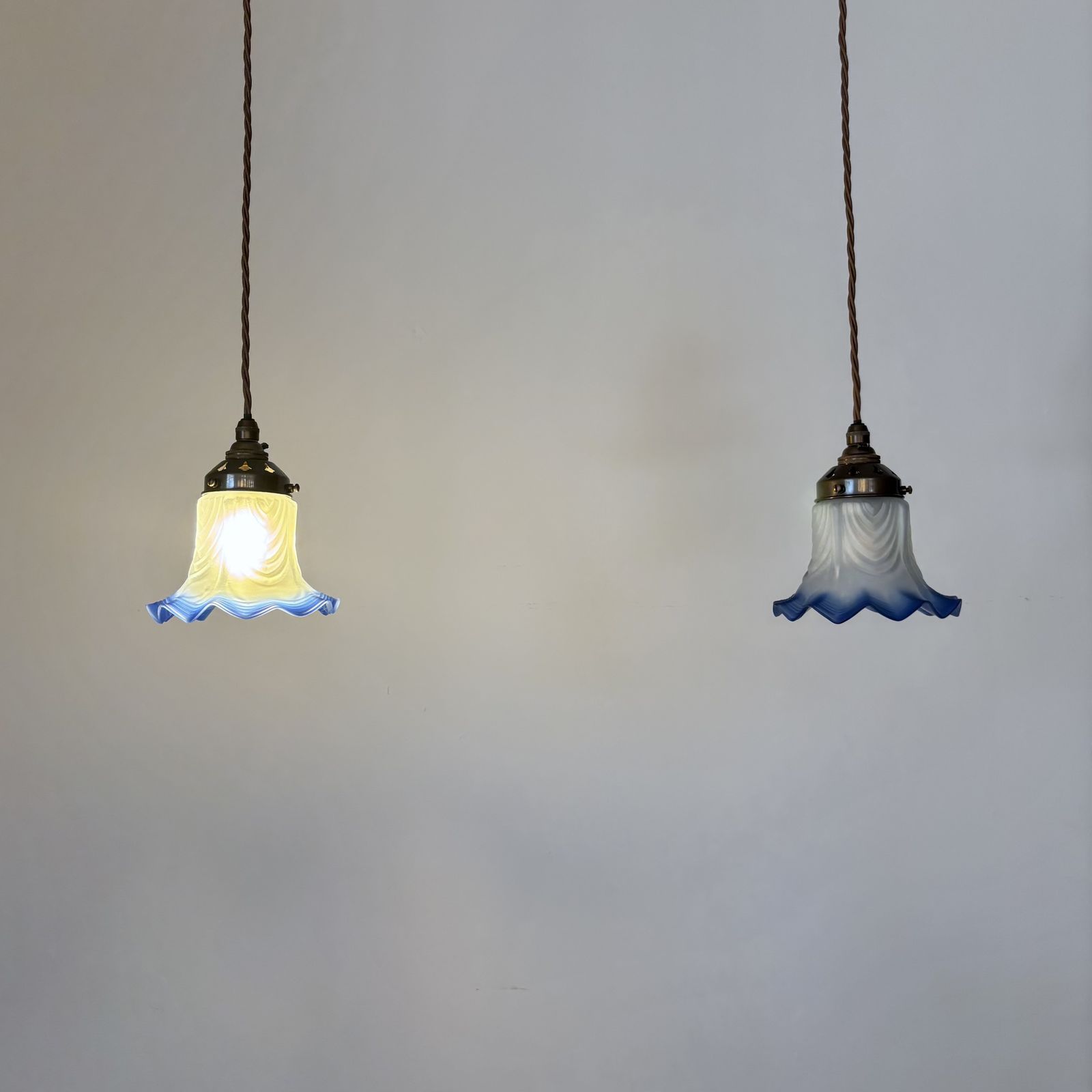 Pair Of Frosted Frill Shades With Blue Edge photo 260.0