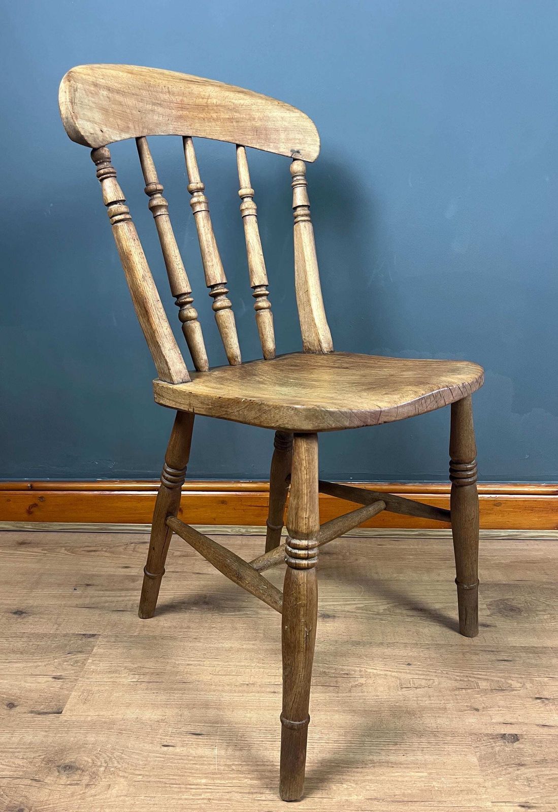 photo vintage Antique Victorian Windsor Stickback Spindle Kitchen Chair
