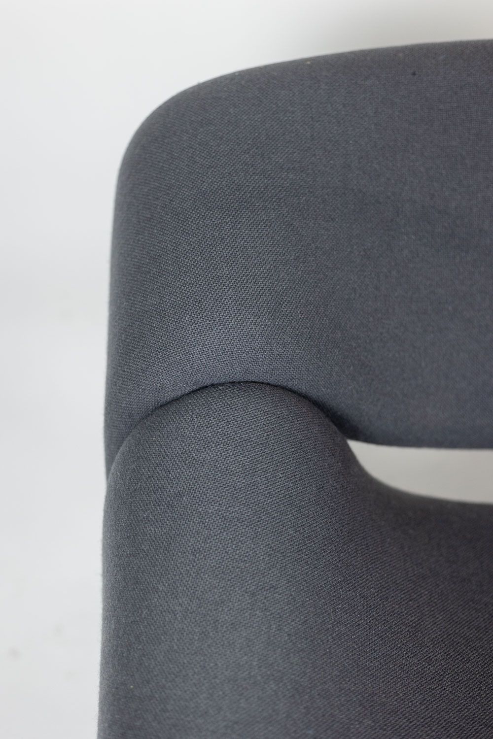 Pierre Paulin For Artifort. Pair Of “Groovy” Armchairs. 1970s 80s photo vinterior