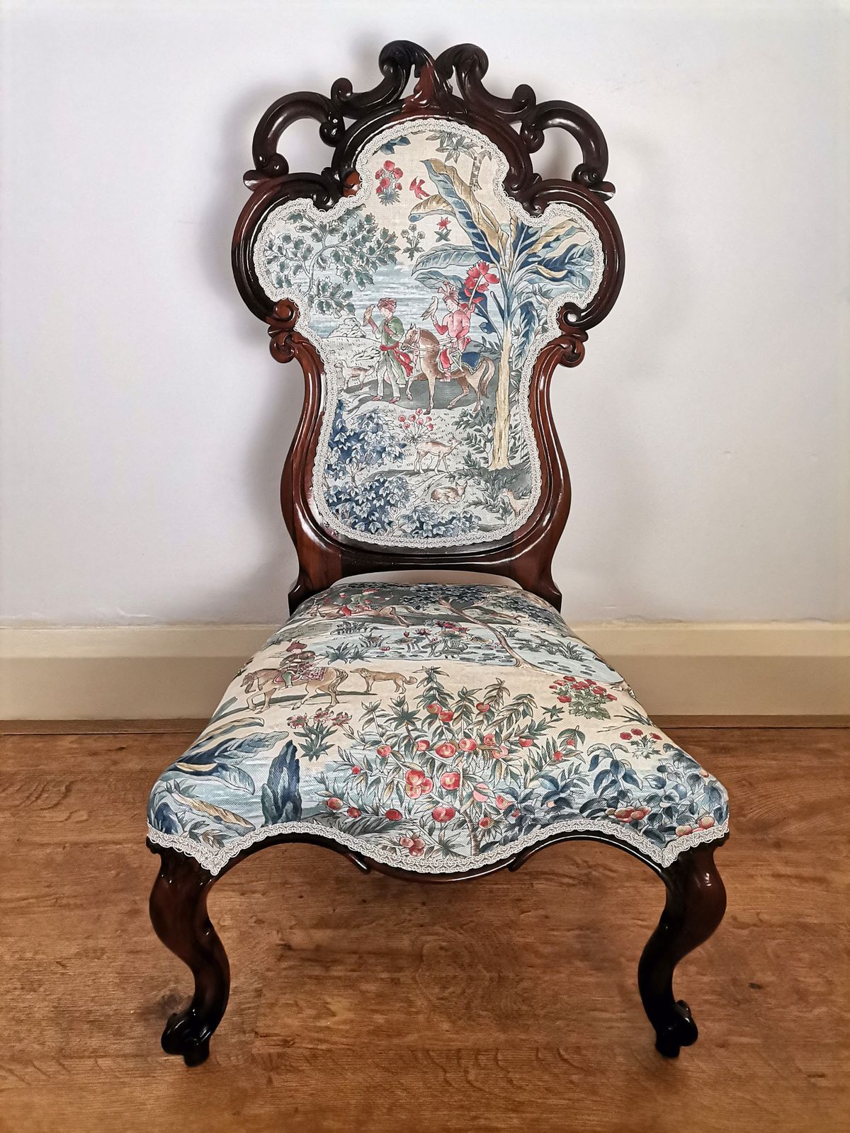 Victorian Carved Rosewood Nursing Chair / Ladies Chair photo furniture