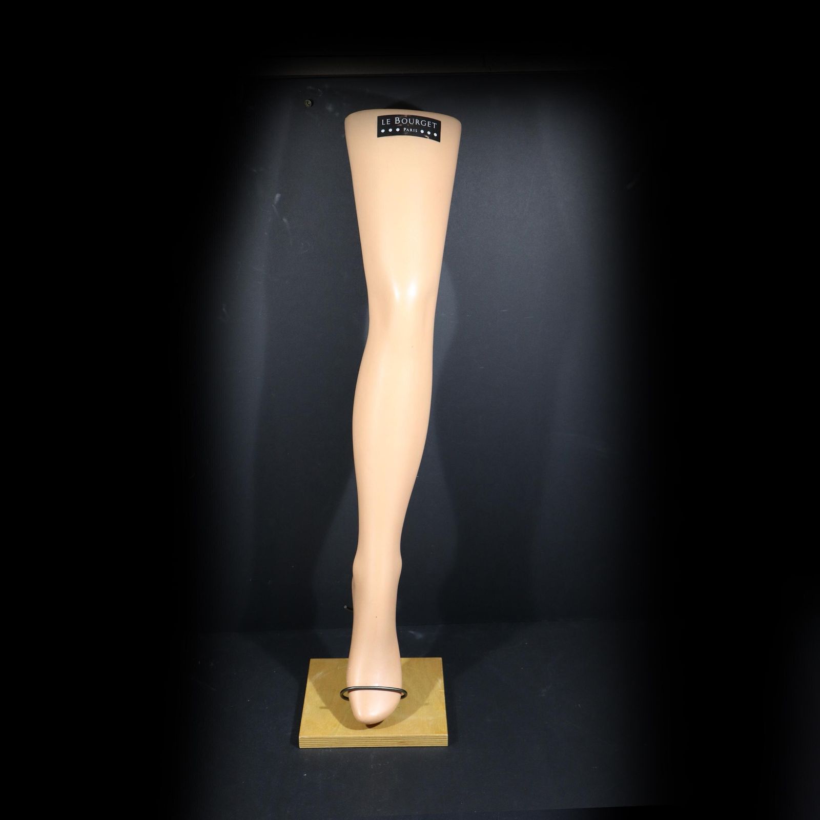1970s French Plastic Women's Mannequin Leg For Display By Le Bourget Paris photo vinterior