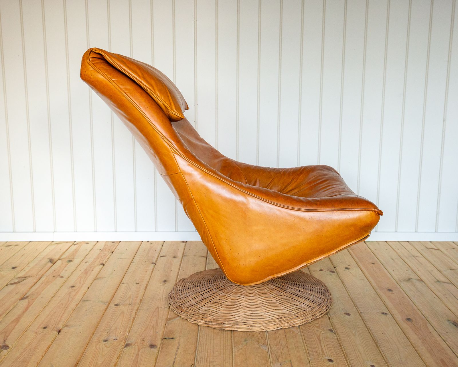 photo for sale Mcm Swivel Lounge Chair Caramel Tan Leather 1970s Delantra By Gerard Van Den Berg For Montis Dutch Modernist Mid Century