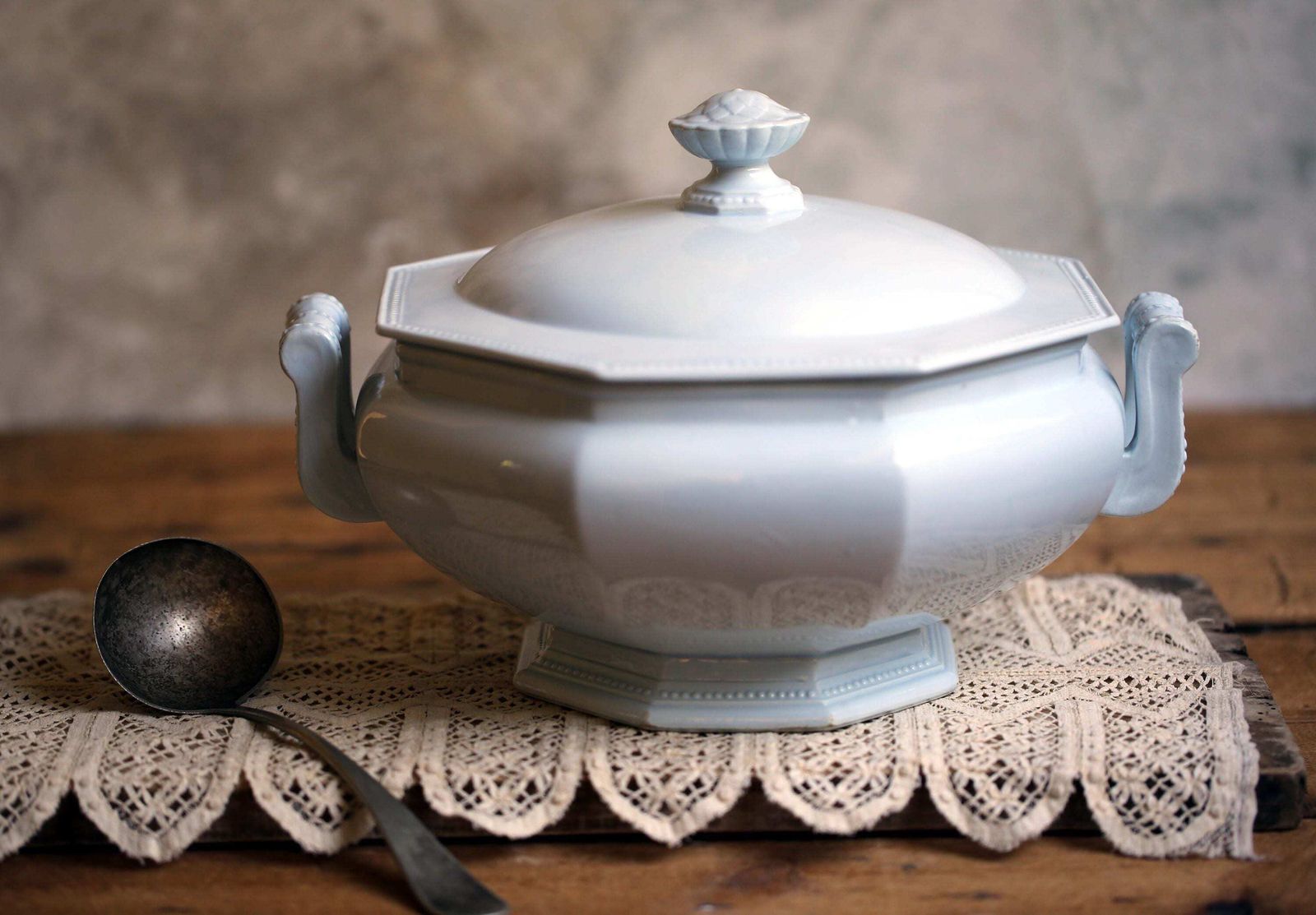 photo furniture Large Antique Octagonal French Blue Soup Tureen Dish Serving Pot Creil & Montreau Pearl 1800s