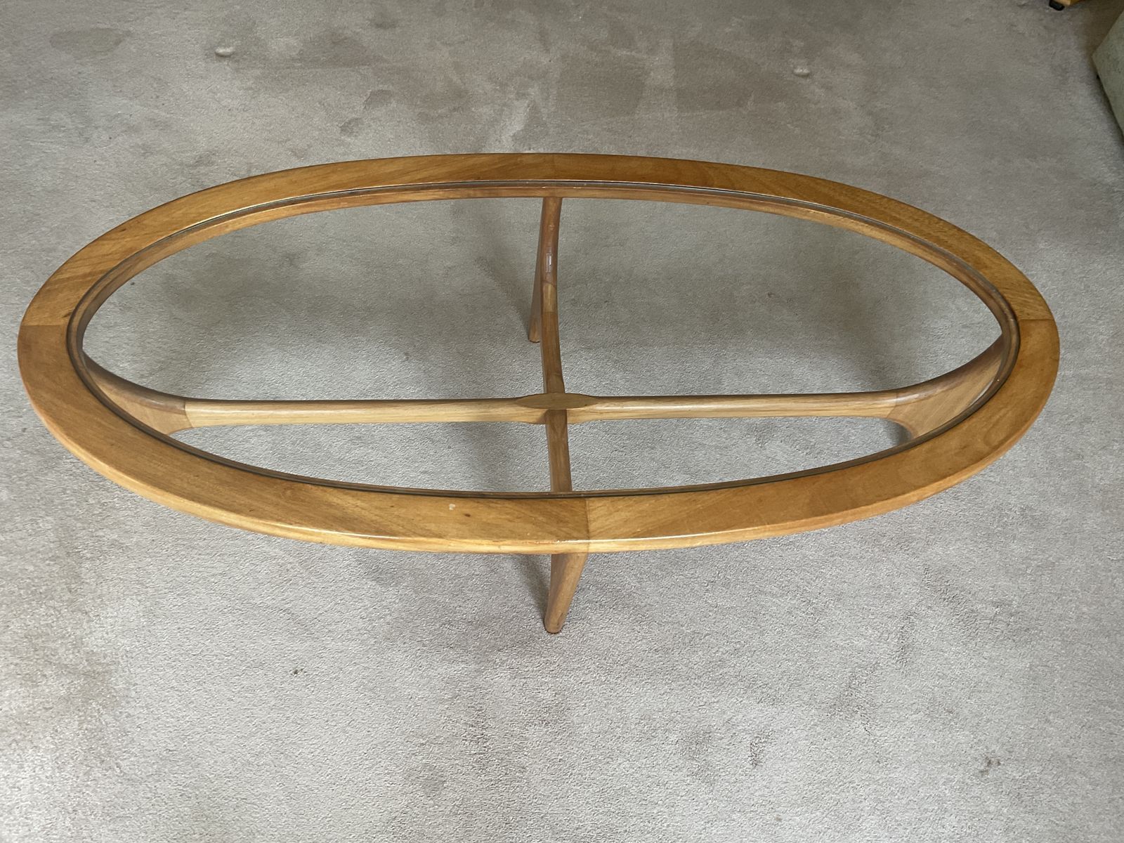 Stonehill Stateroom Oval Coffee Table. Light Teak With Glass Inlay. photo 150.0
