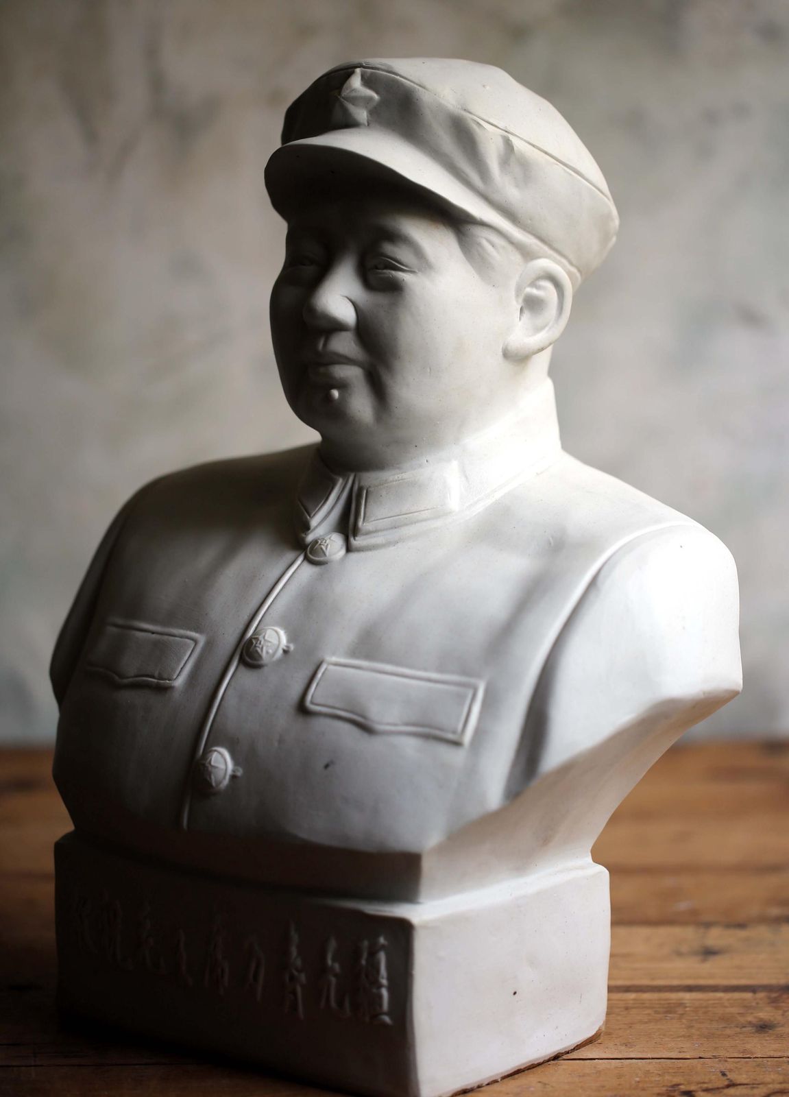 Large Chairman Mao Bust White Ceramic Statue Mid Century Mao Zedong Cultural Revolution photo vintage