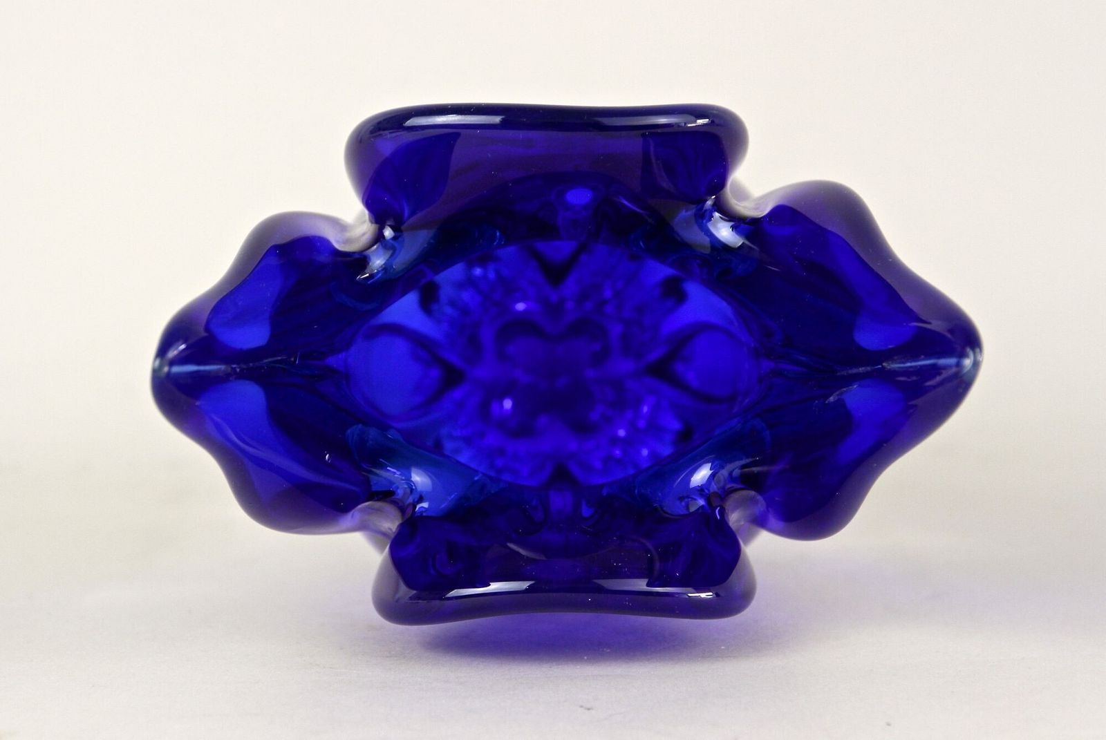 photo vintage 20th Century Dark Blue Murano Glass Vase, Sommerso Murano, Italy Ca. 1960/70