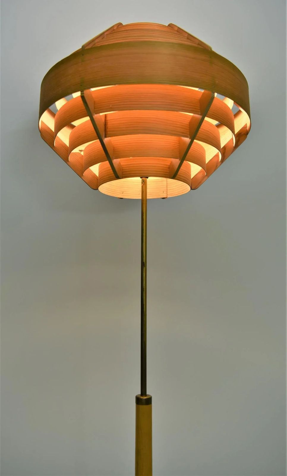 Pine Veneer Floor Lamp Tripod By Hans Agne Jakobsson, Ellysett For Bergboms G 34 photo 2208.0