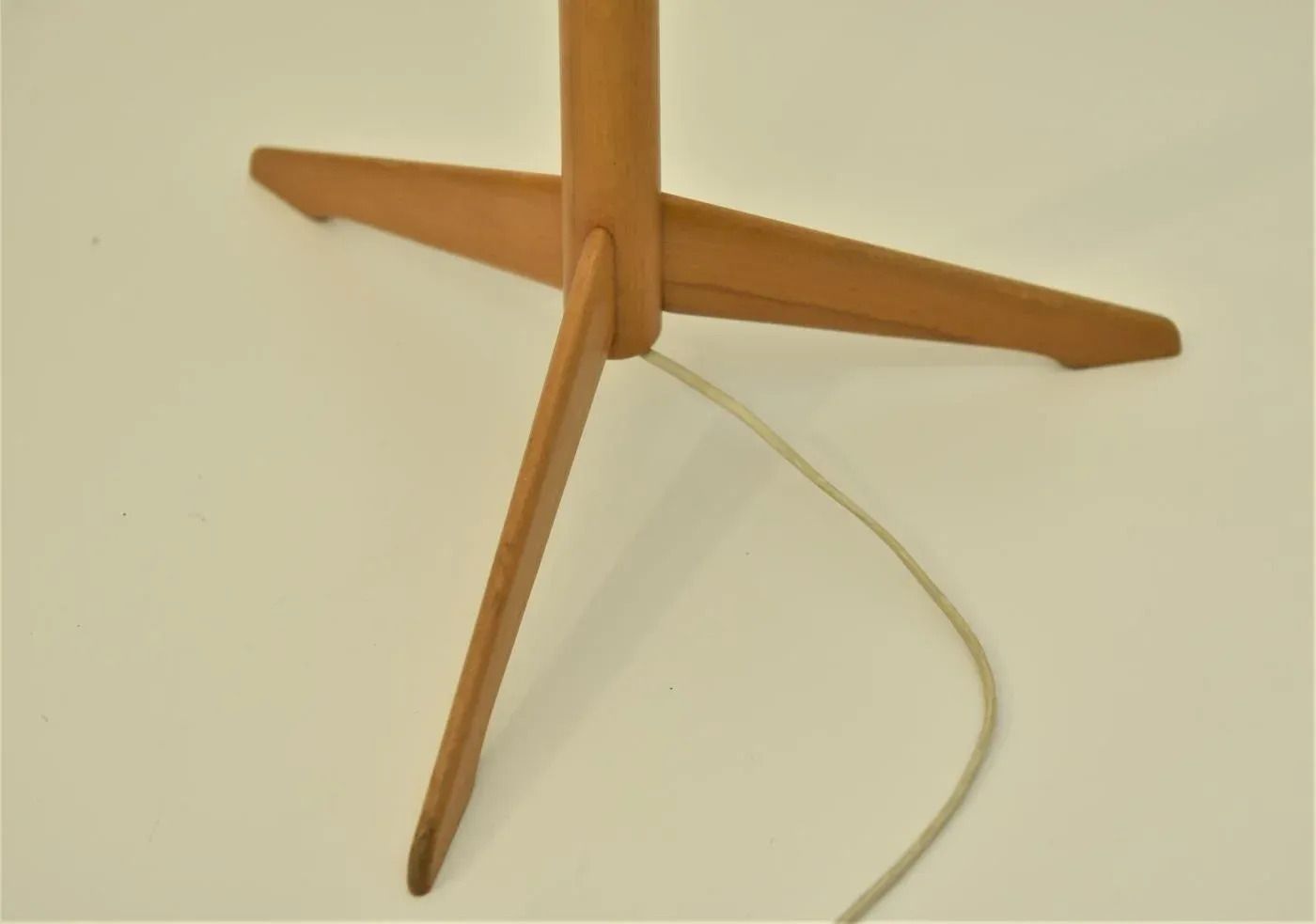 photo furniture Pine Veneer Floor Lamp Tripod By Hans Agne Jakobsson, Ellysett For Bergboms G 34