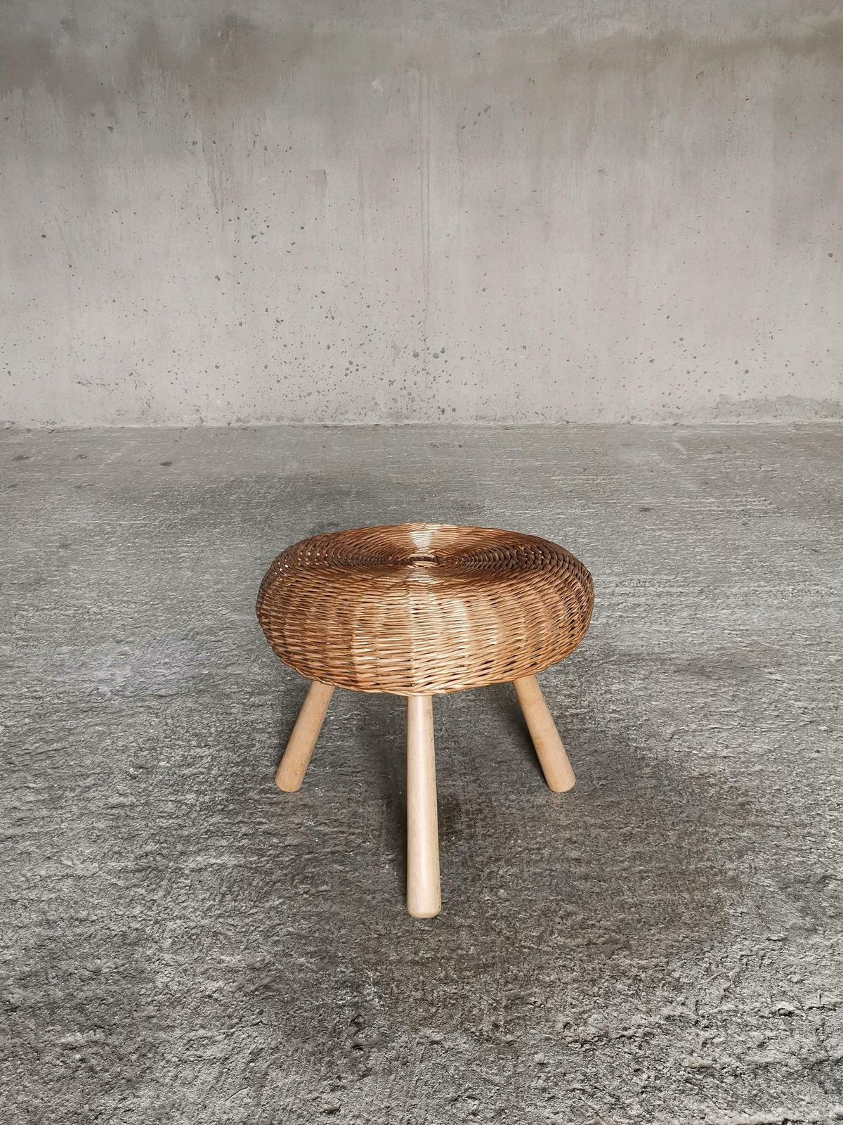 Large Rattan Tripod Stool In The Style Of Tony Paul Sweden 1950s. Mint Condition photo vinterior