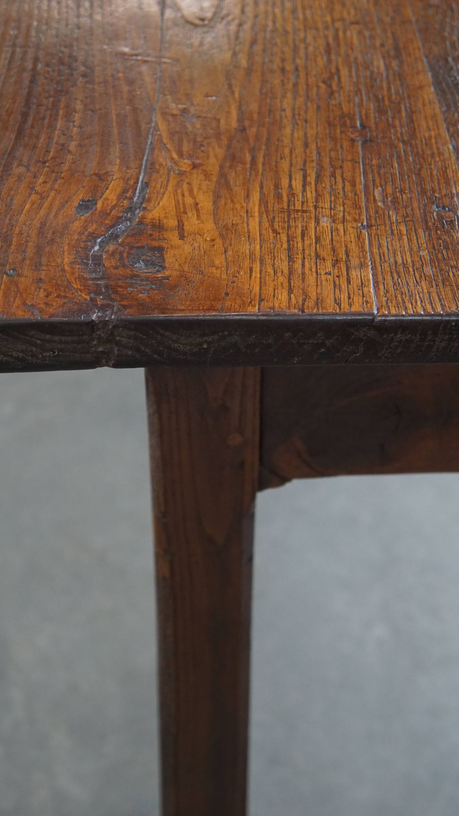 photo vintage Beautiful Original Antique French Farm Chestnut Wood Dining Table For 4 To 6 People With Two Drawers From The Early 19th Century
