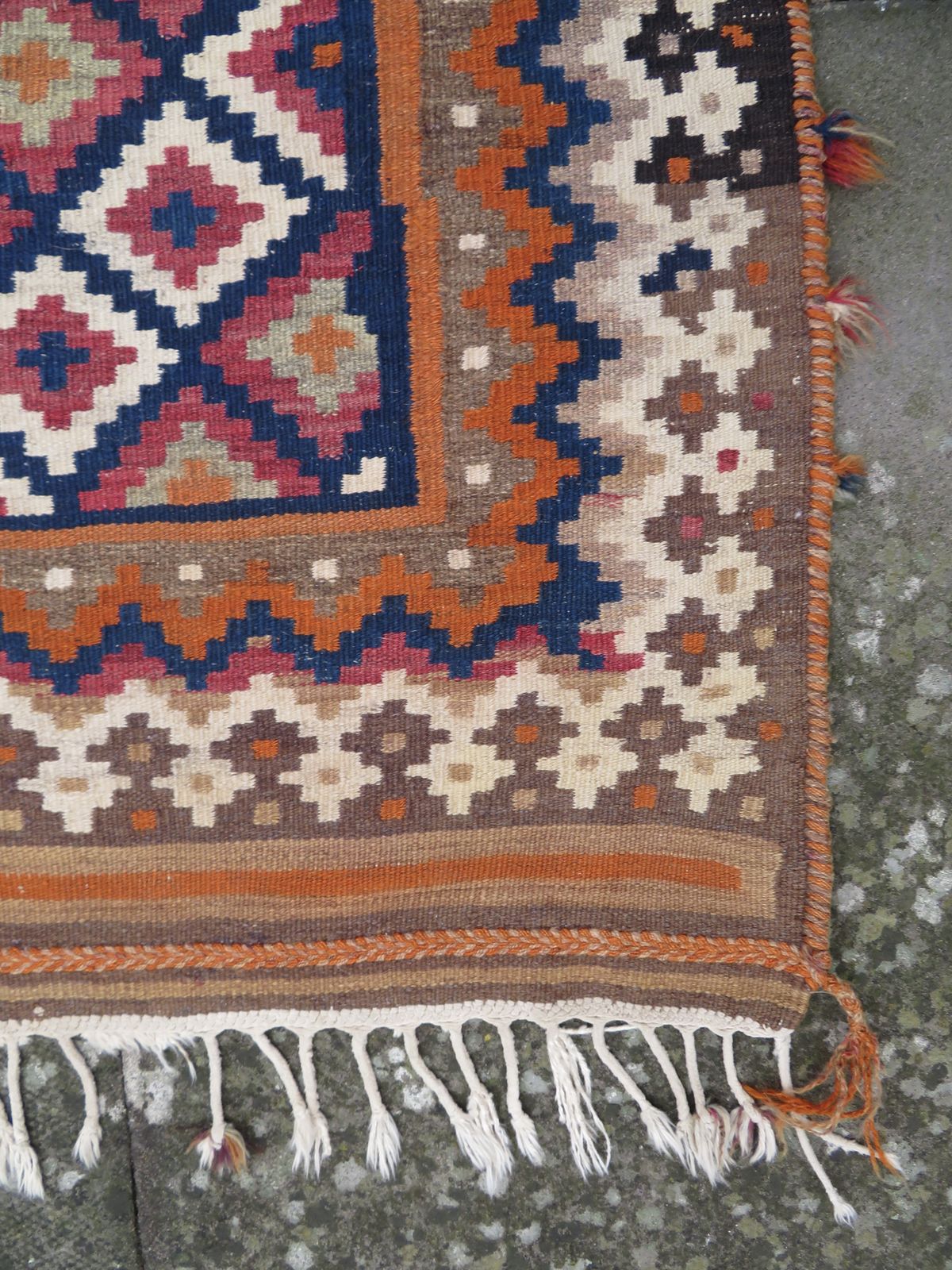 photo furniture Qashqai Kilim. 176cm X 115cm.