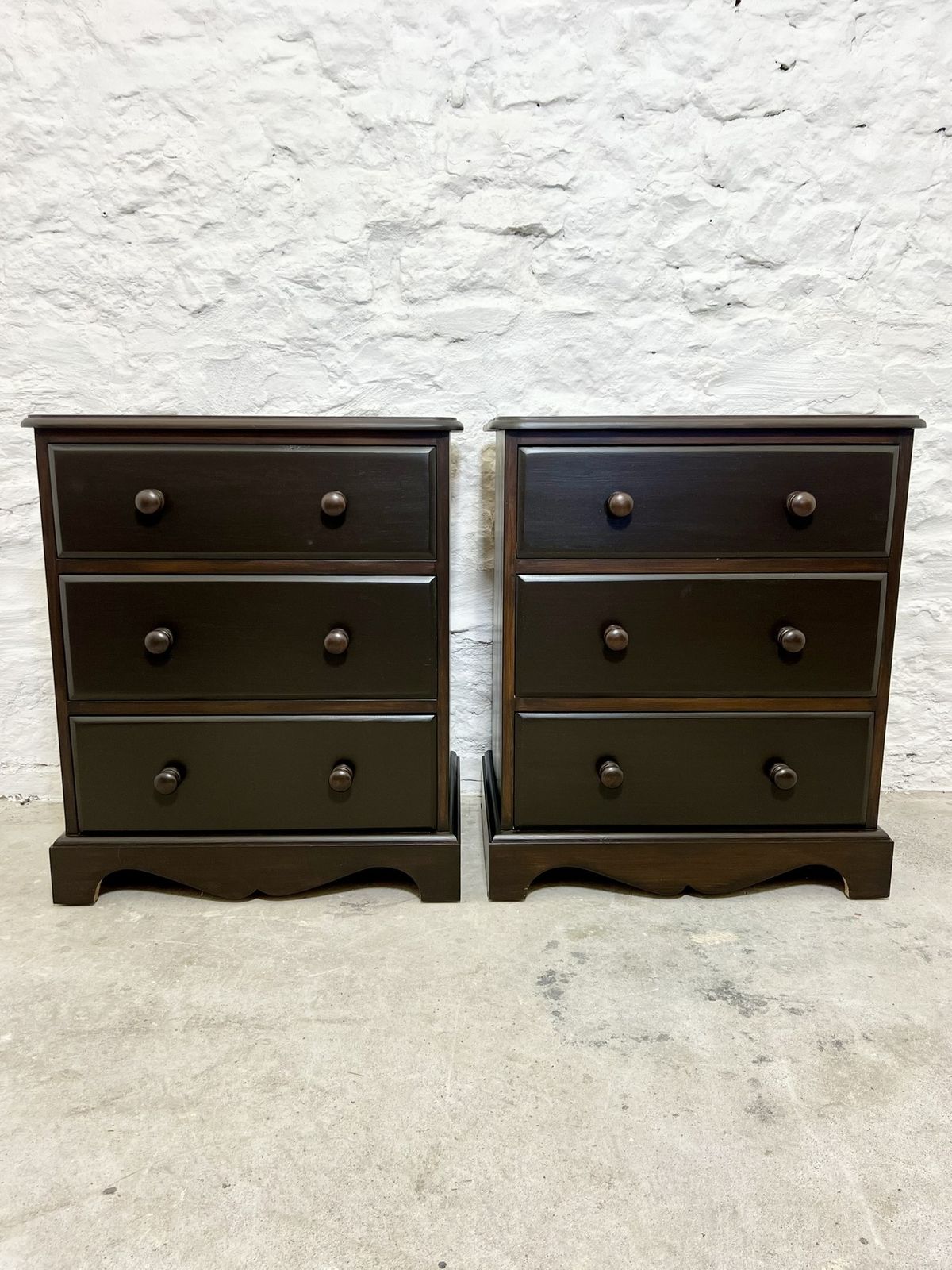 Fab Pair Of Georgian Style Large Dark Solid Wood Bedside Tables Cabinets Cupboar