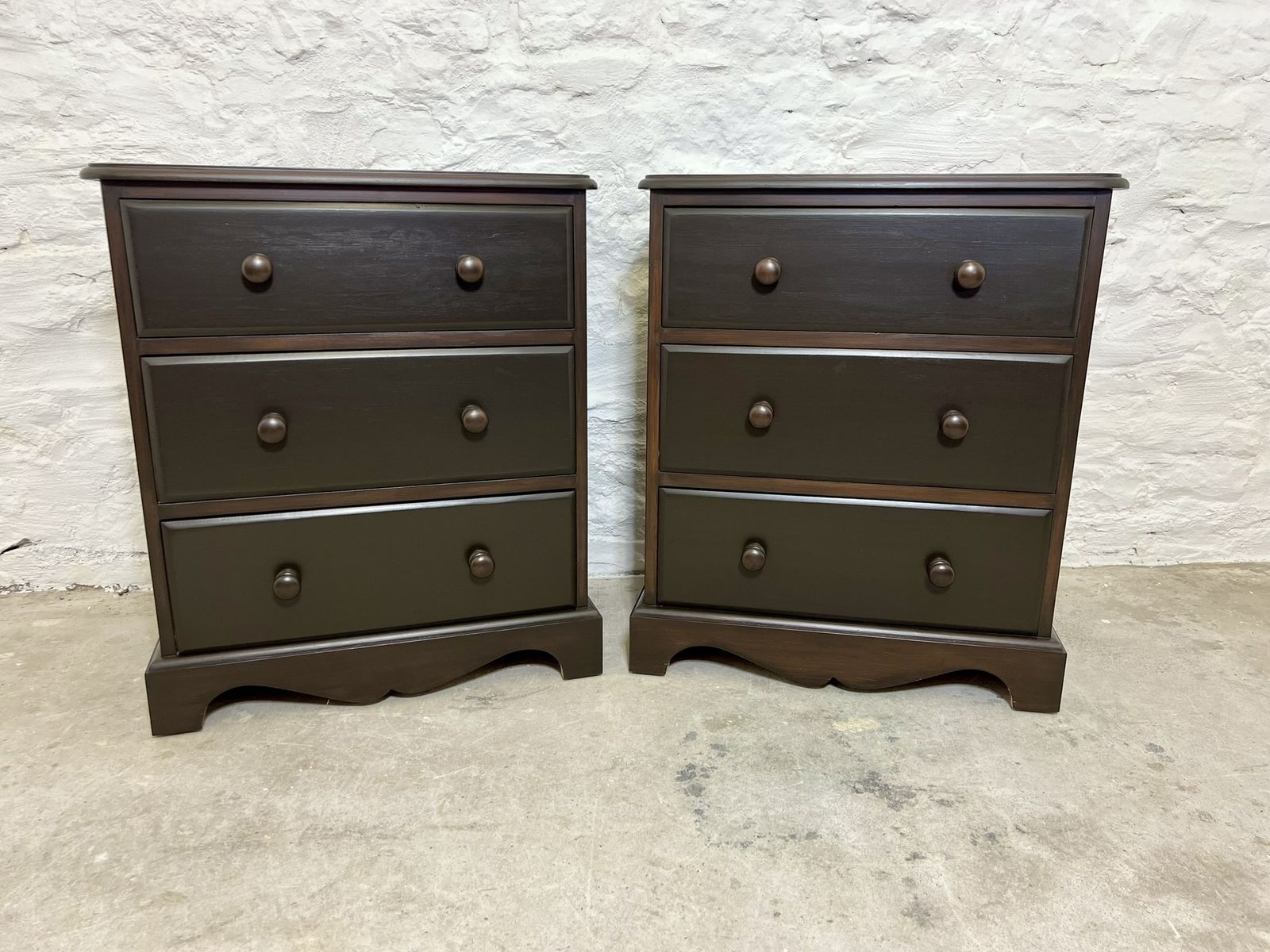 Fab Pair Of Georgian Style Large Dark Solid Wood Bedside Tables Cabinets Cupboar photo vintage