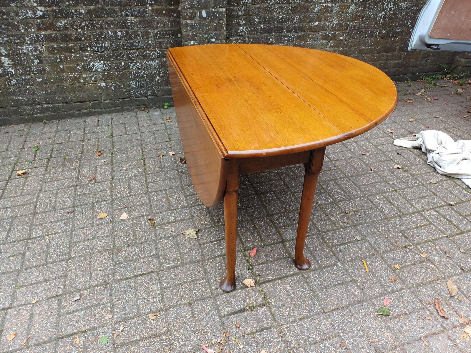 photo furniture Heavy Mahogany Victorian Dining Table C.1860, Antique Round Drop Leaf Table, Mid 19th Century English Vintage Furniture