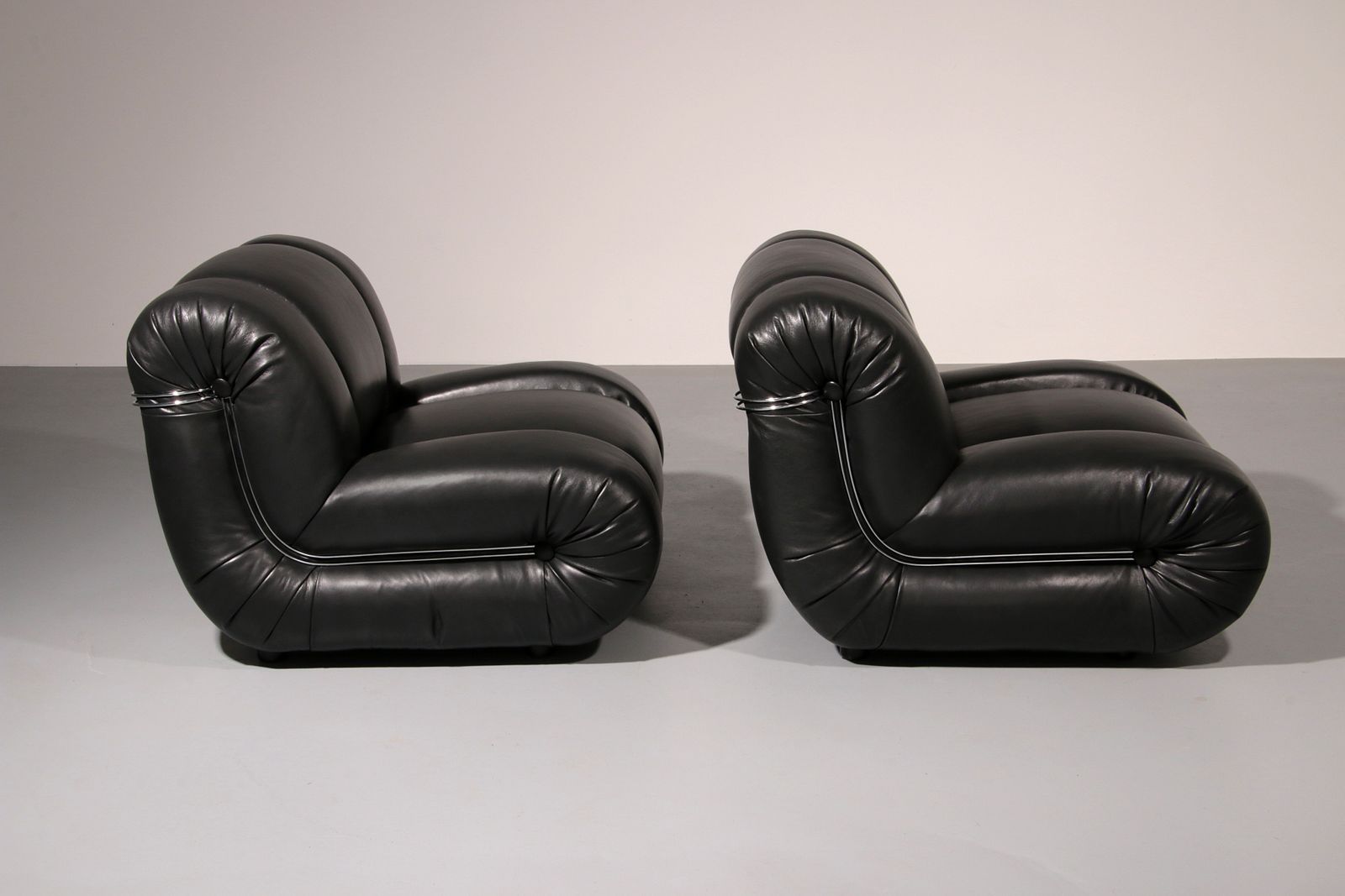 Mimo Padova Black Leader Modulaire Lounge Chairs "Velasquez"   1970 photo vinterior