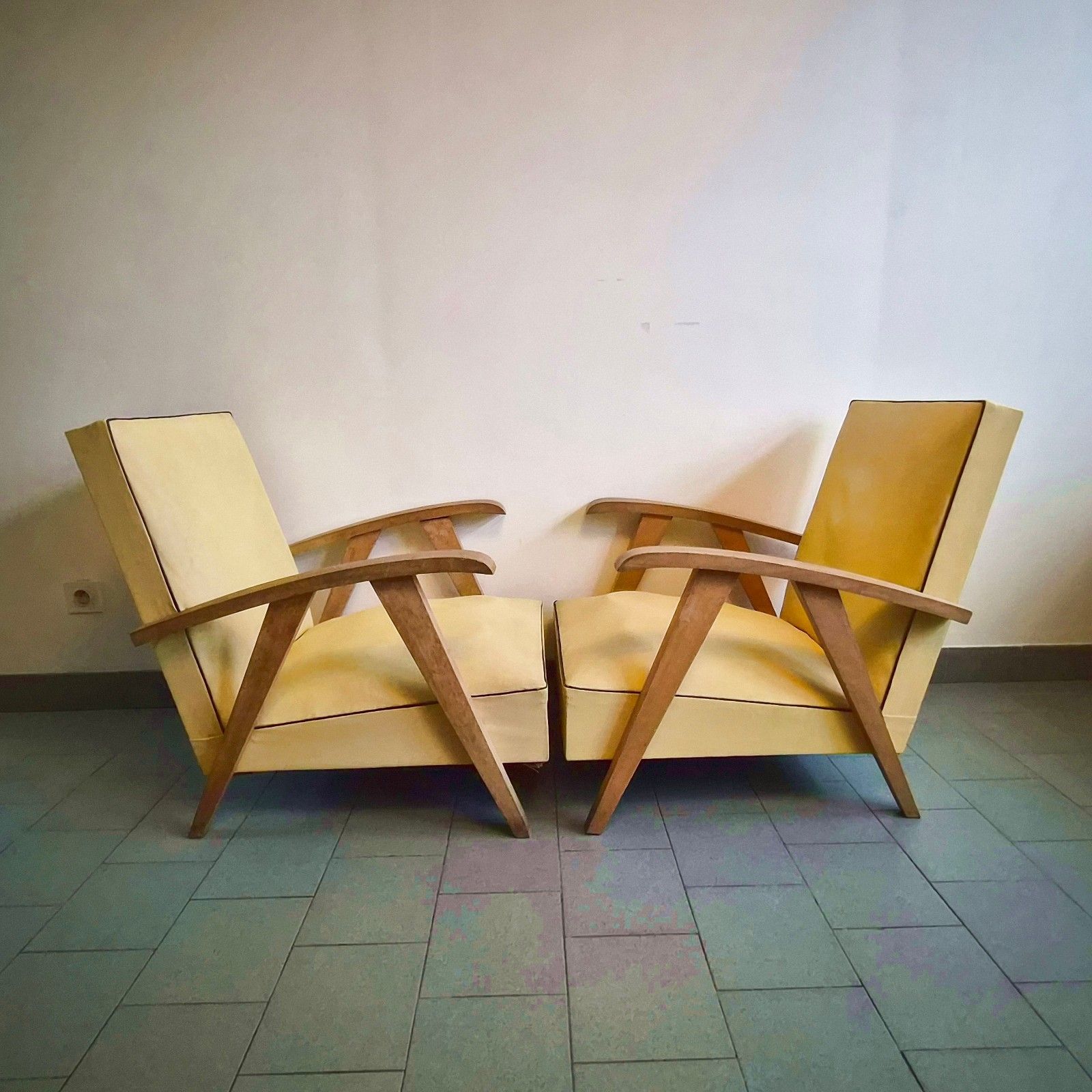 Paar Vintage Jaren 1950 Kompaspoot Hetre & Skai Fauteuils Geel 50s Rockabilly