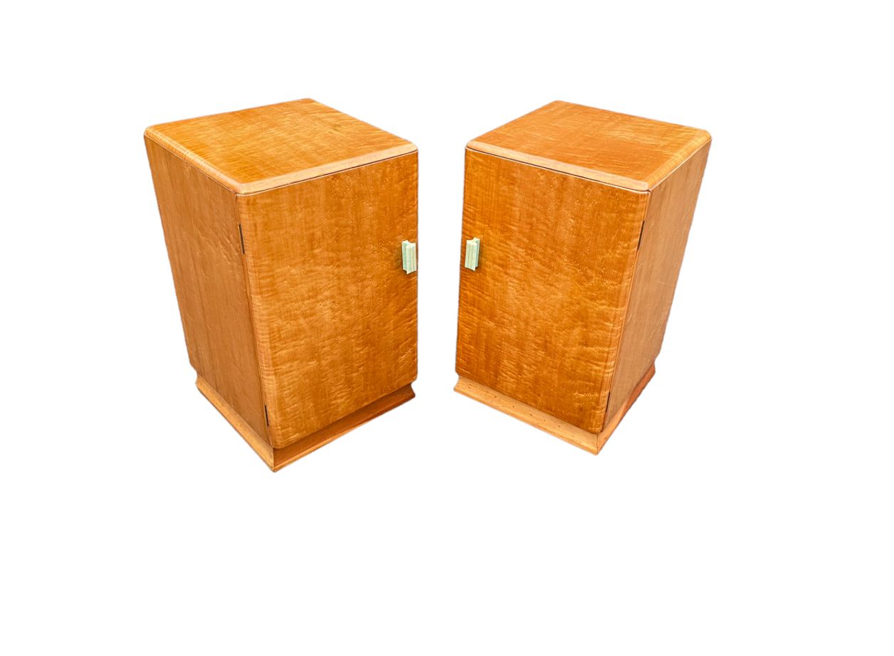 Original 1930s Matching Pair Of Birdseye Maple Bedside Cabinets Stunning Pieces In Excellent Condition