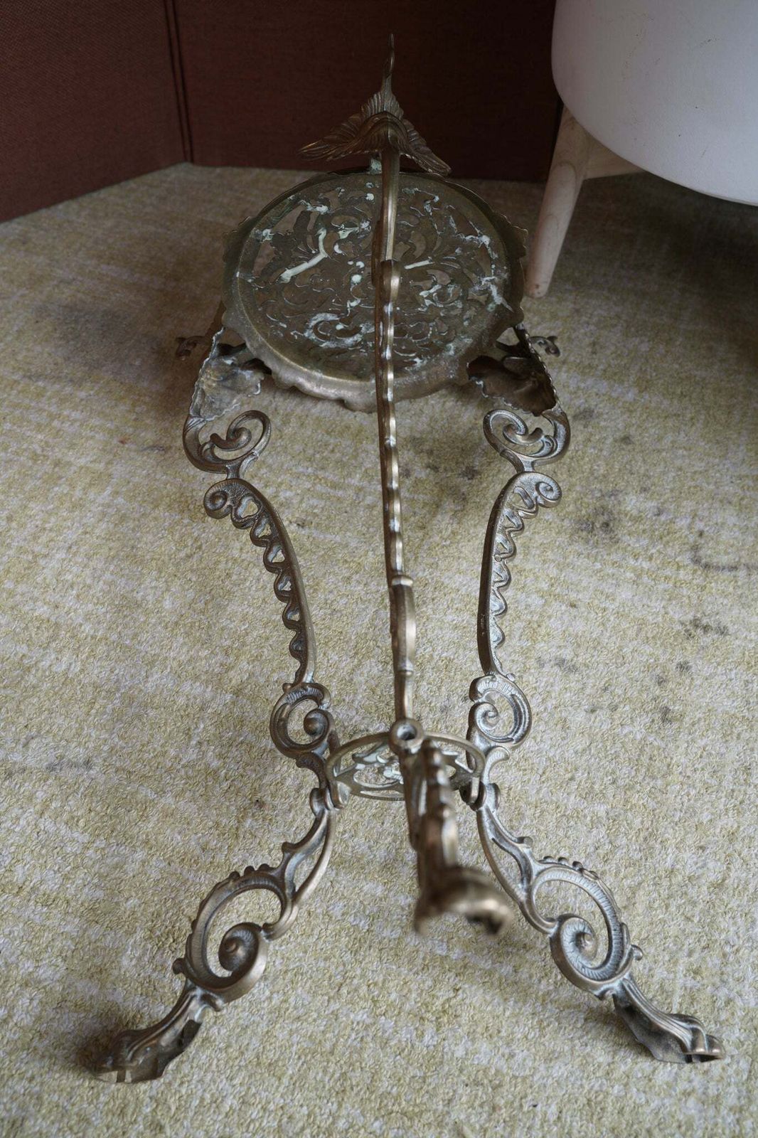 photo vinterior Antique Brass Plant Stand – Ornate Victorian Style Display Stand