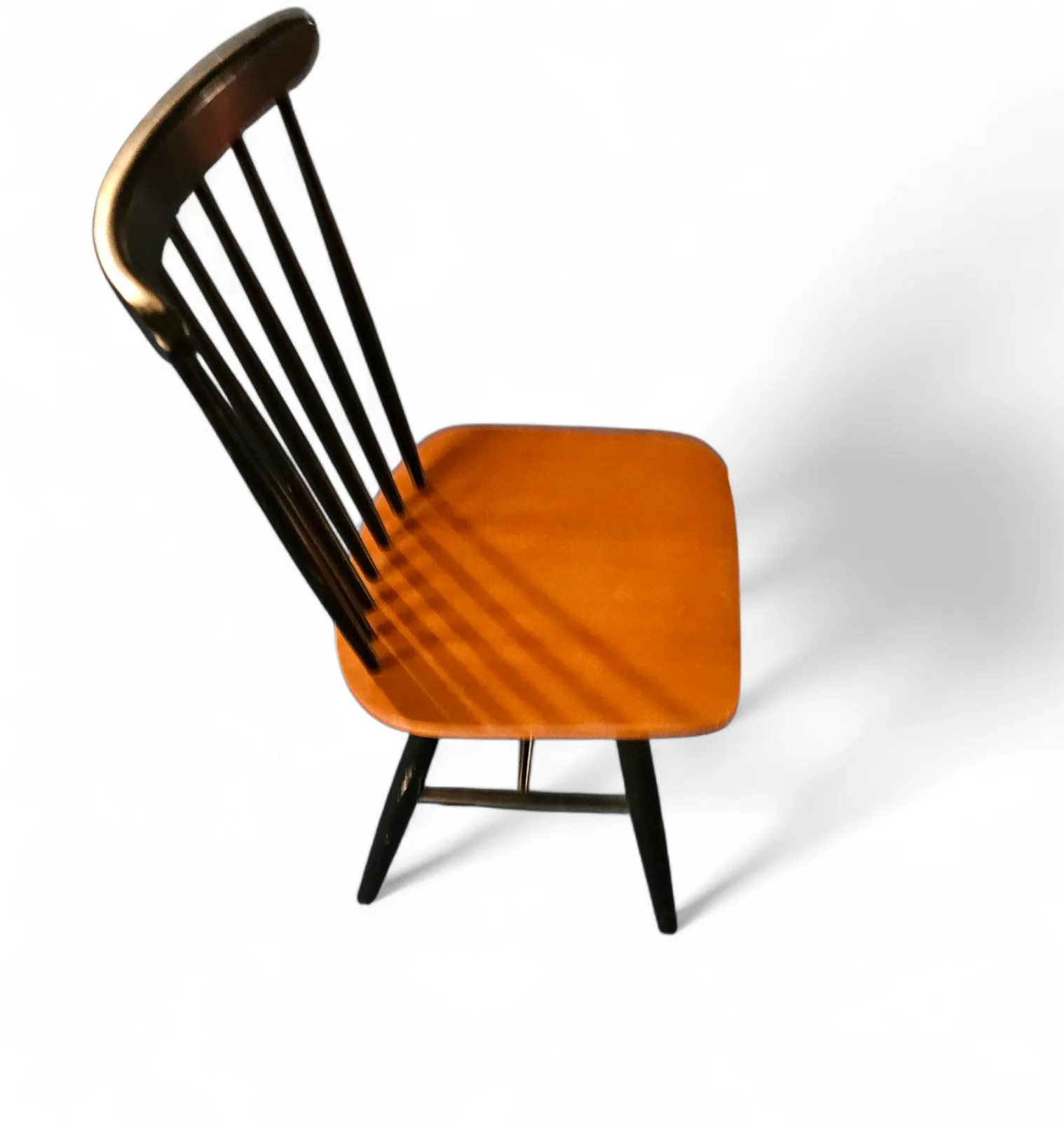 photo furniture Set Of 2 Spindle Back Dining Chairs / Curved Seating / Teak Wood Seat / 1960s / Pastoe Holland / 1970s