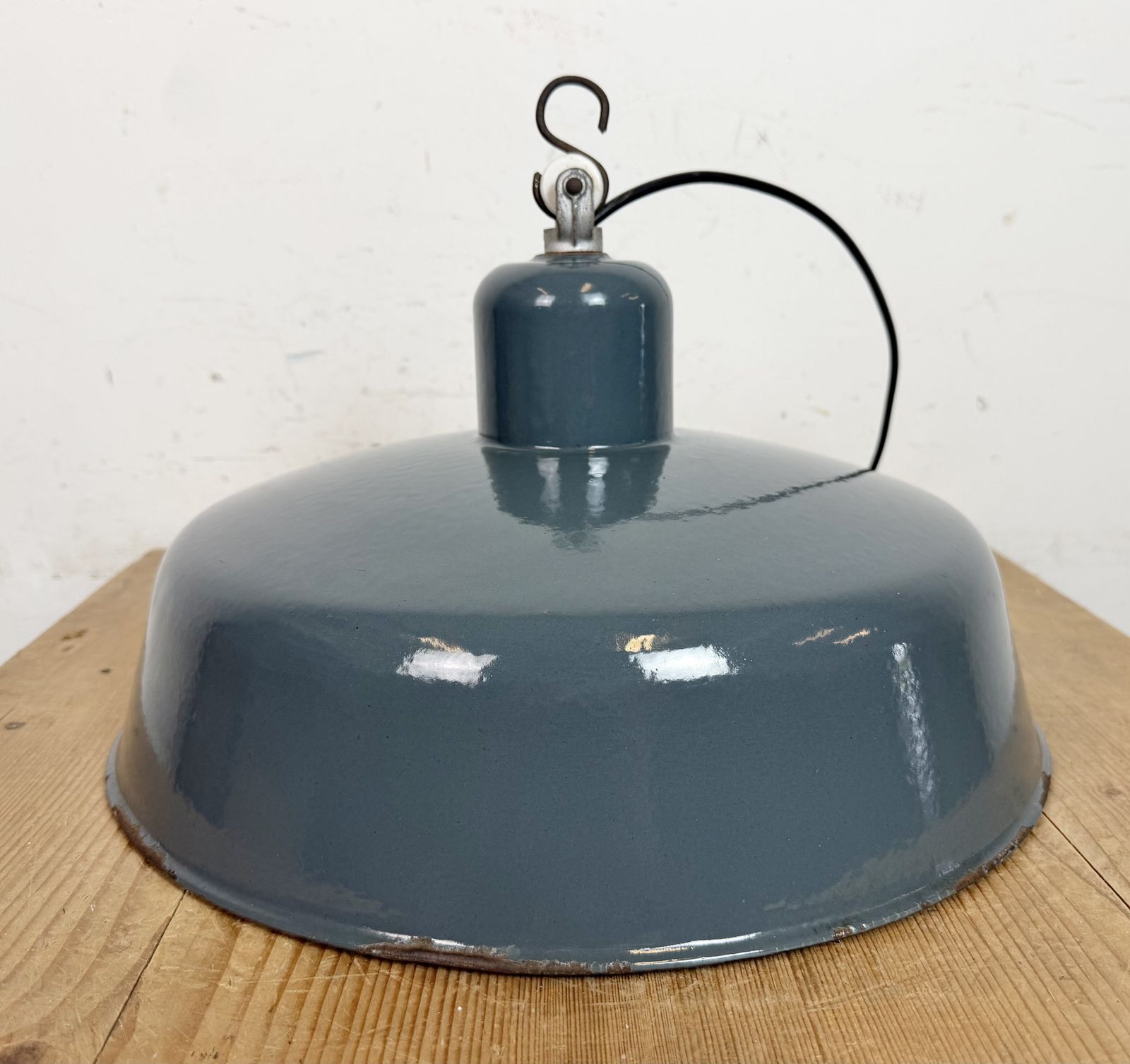 photo vinterior Industrial Grey Enamel Pendant Lamp From Siemens, 1930s