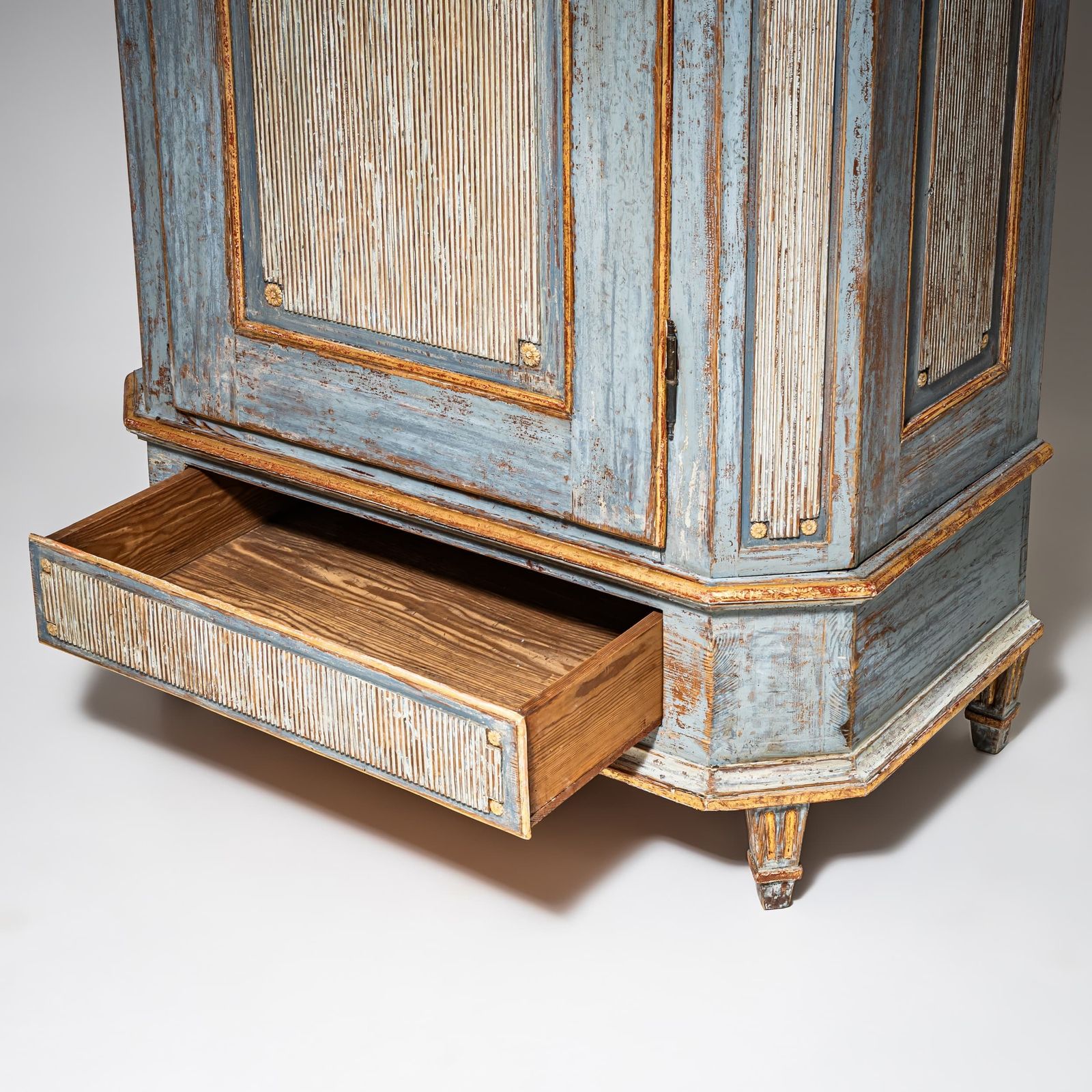 Light Blue Louis XVI Cabinet, Late 18th Century photo 3320.0