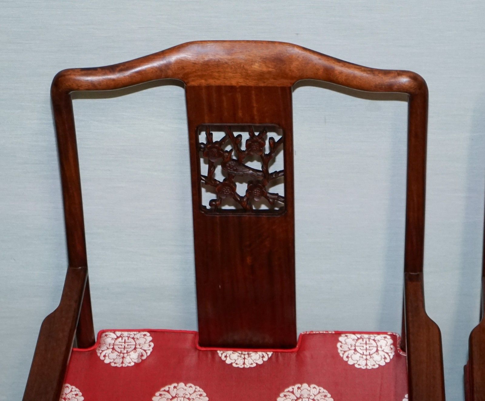 photo vintage Set Of Ten Vintage Oriental Chinese Hardwood Carver Dining Armchairs W/ Cushions