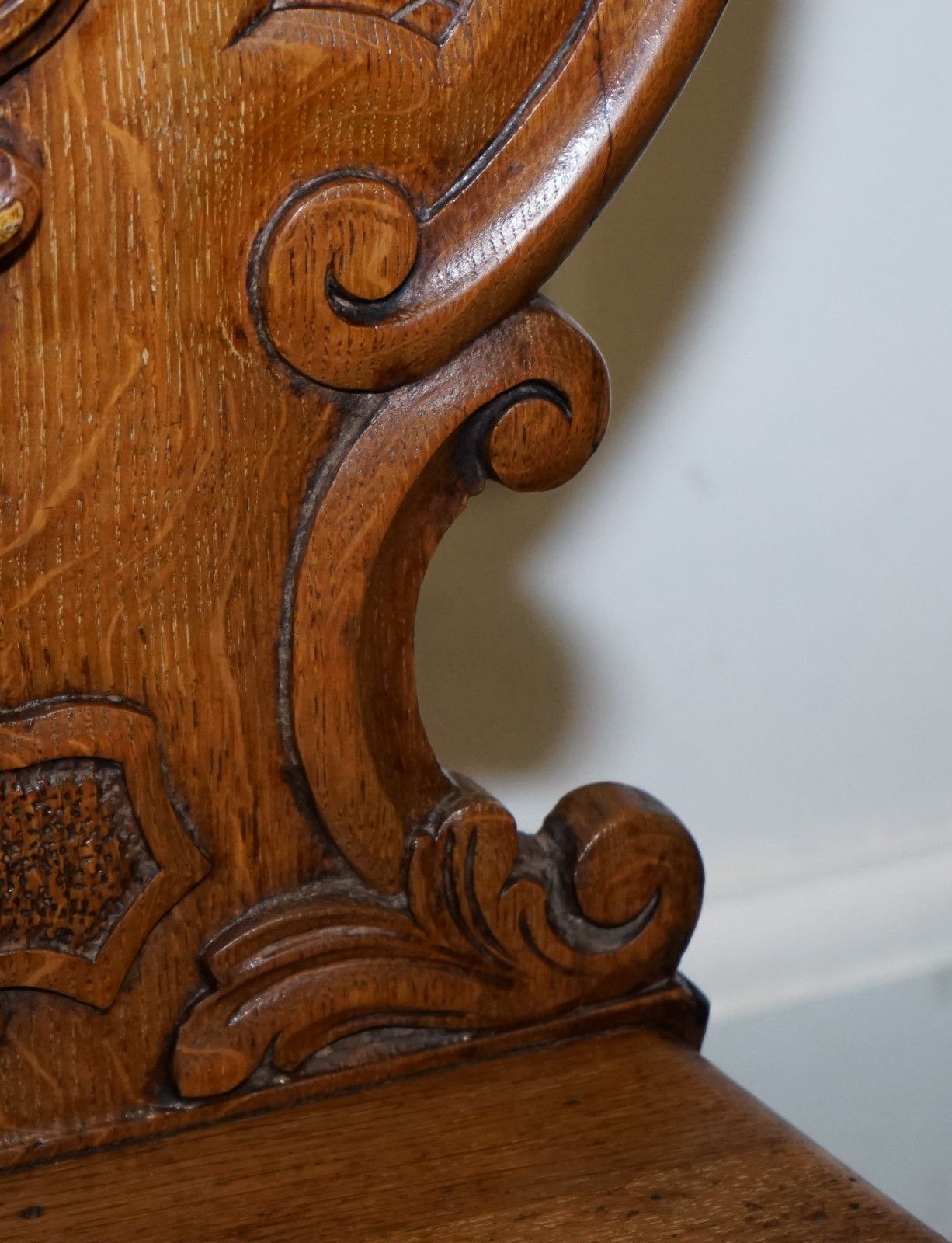photo furniture Antique Pair Of Victorian Solid Oak Carved Hallway Chairs With Lion Paw Feet