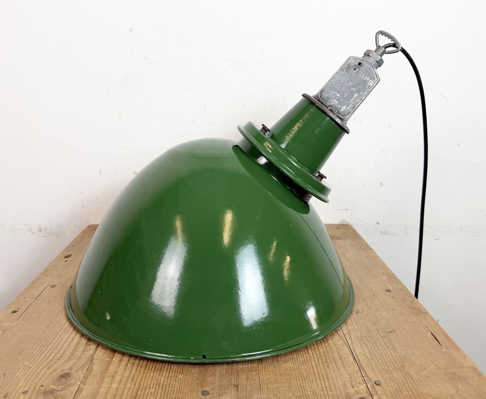 photo vintage Large Industrial British Green Enamel Factory Pendant Lamp From Benjamin, 1960s