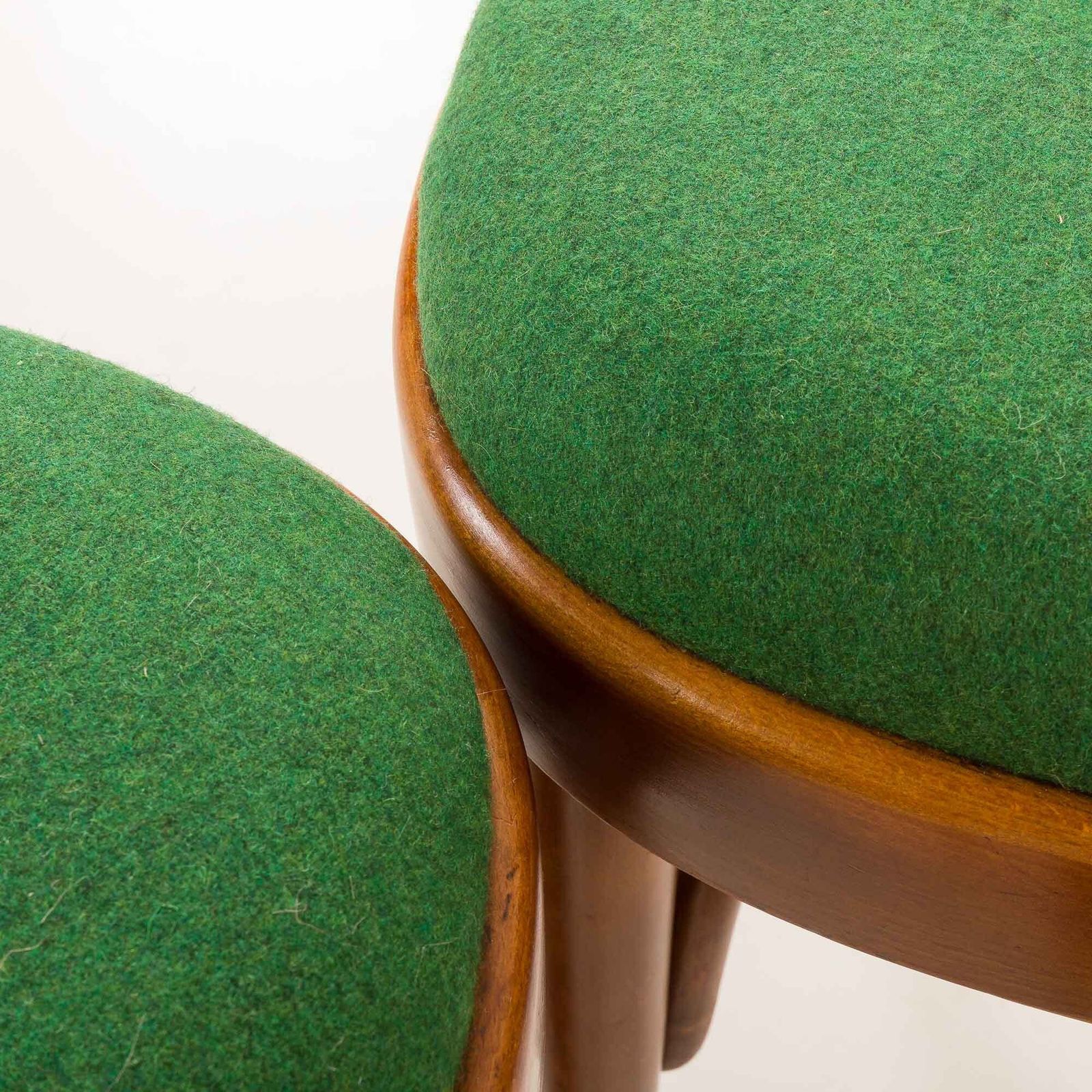 photo vintage Italian Mid Century Chairs In Walnut And Wool In The Style Of Carlo Di Carli, 1950s