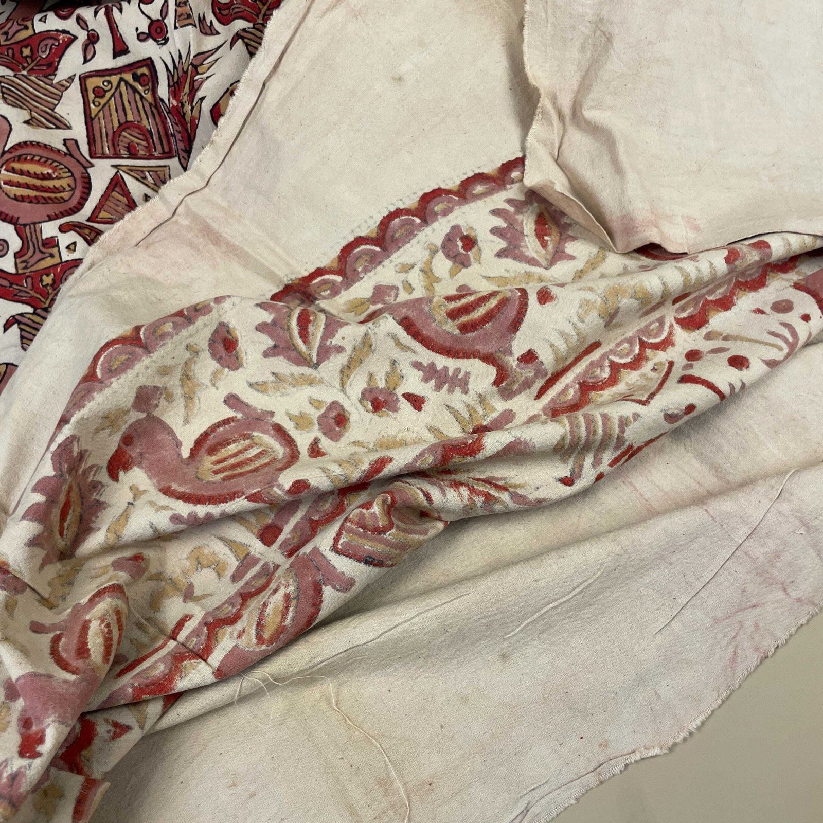 Hand Printed Indian Fabric 171x162cm Dodo Bird Pattern Block Pink Red Tapestry Cotton Handmade Craft Round Making Traditional Cloth India photo vinterior
