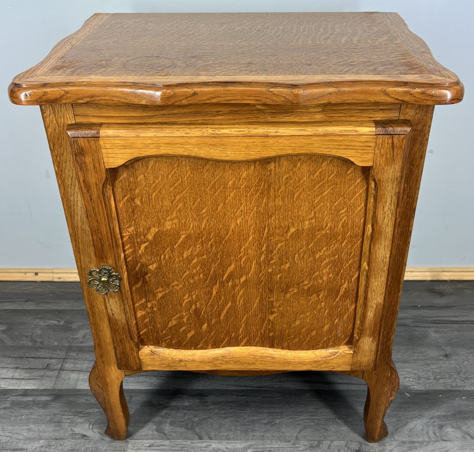 Bedside Tables Vintage French Louis XVI Oak Nightstand Cabinet Lot 4299
