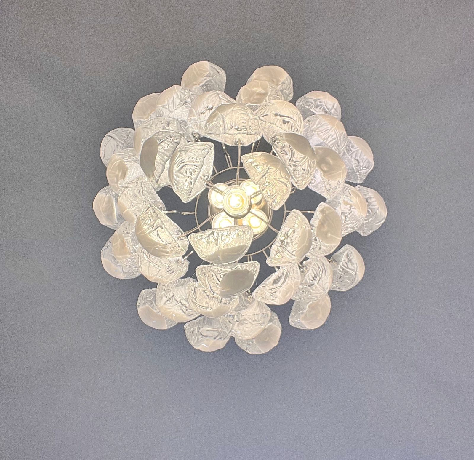 photo vinterior Italian Vintage Murano Chandelier 41 Glass Lattimo Petals Drop