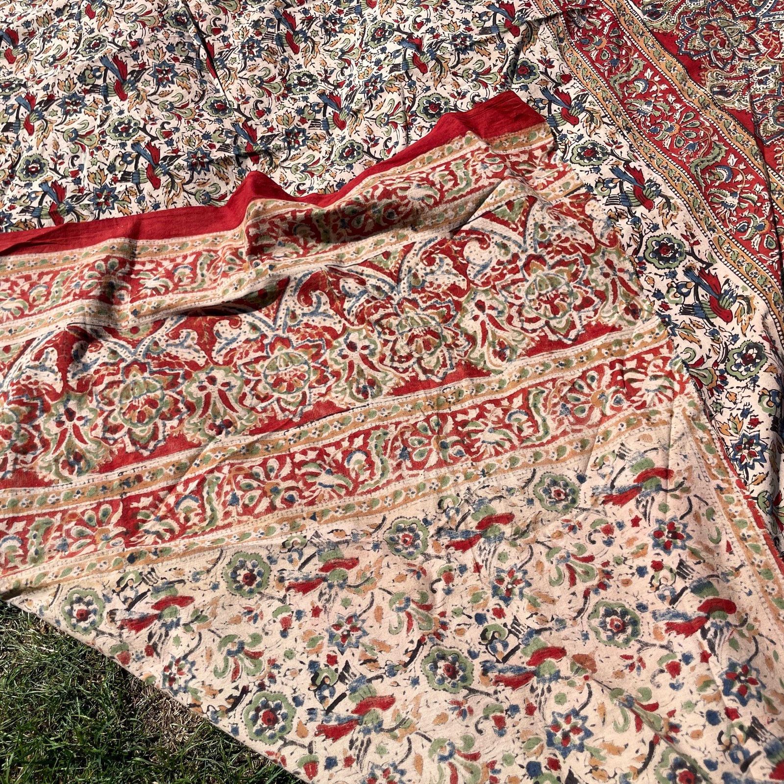 photo vintage Hand Printed Indian Fabric 215x170cm Pattern Block Beige Blue Red Tapestry Cotton Handmade Craft Round Making Traditional Cloth India