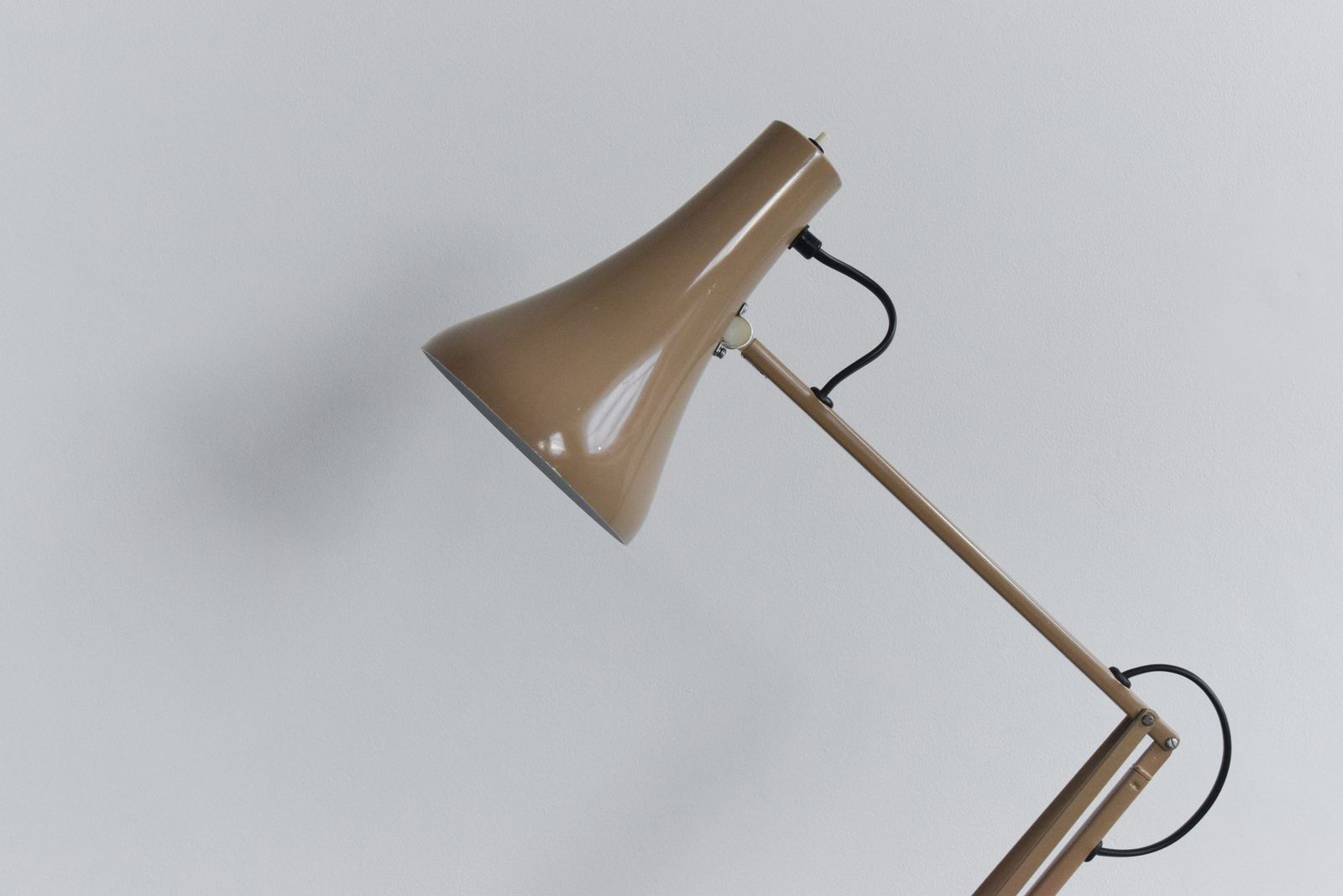 Vintage Mushroom Beige Anglepoise 90 Lamp By Herbert Terry & Sons photo vinterior